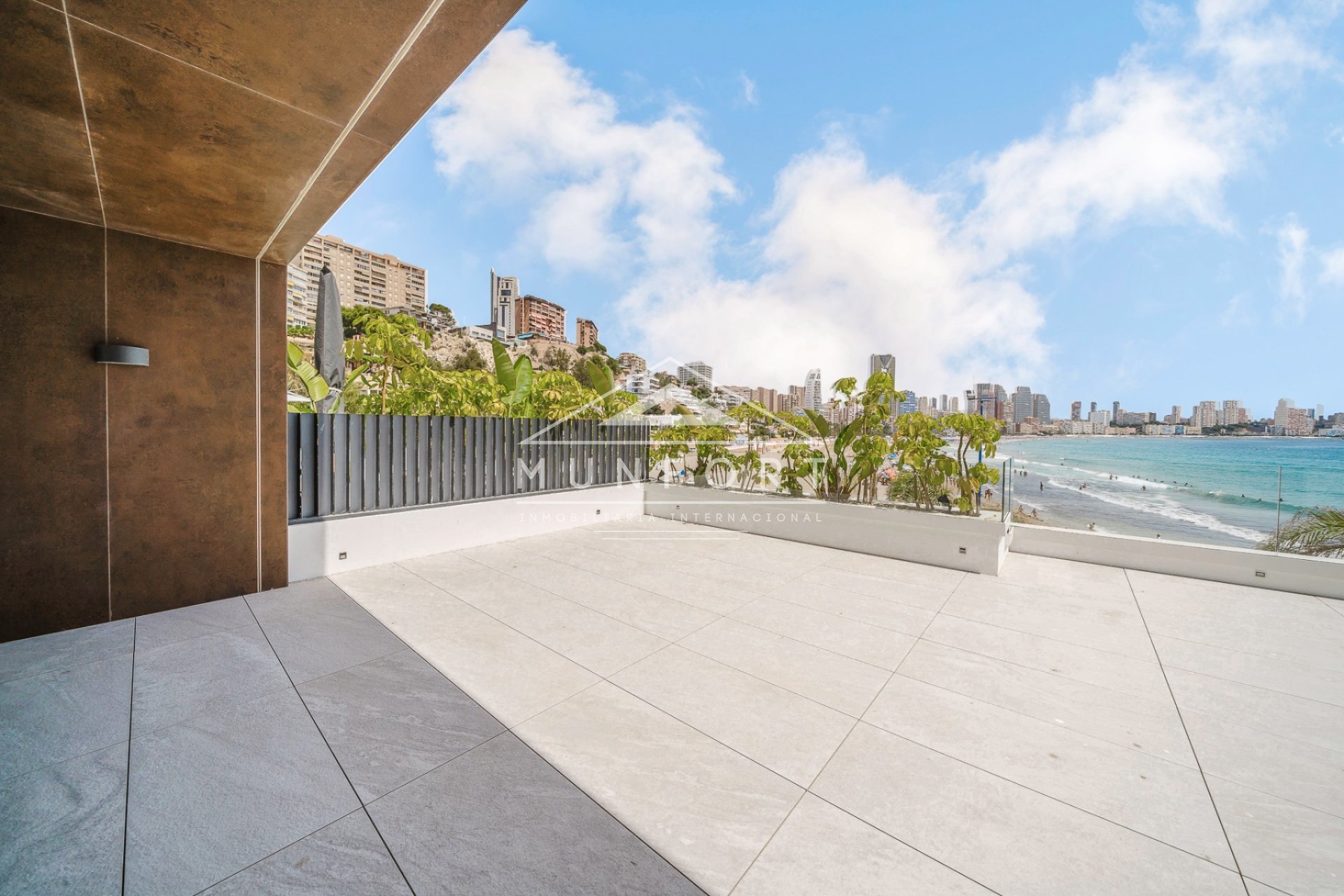 Revente - Maisons mitoyennes -
Benidorm