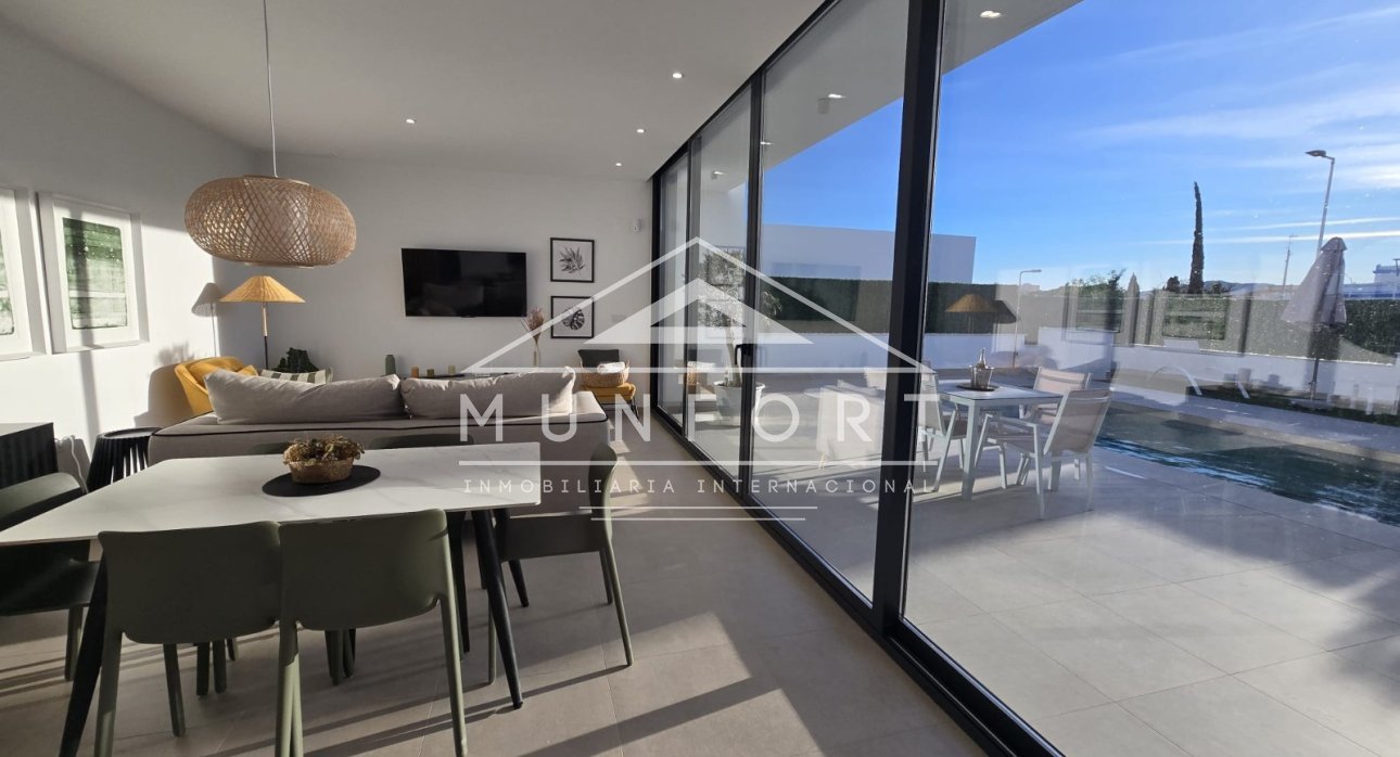 Revente - Villas -
Almeria