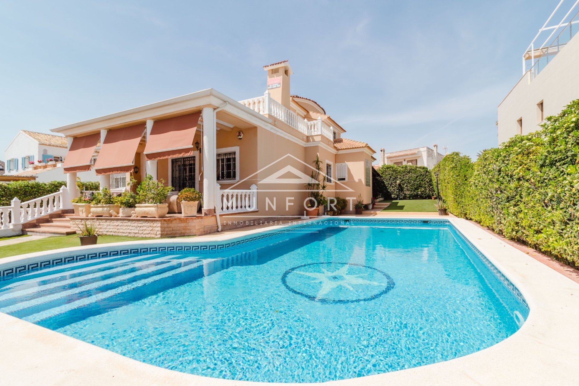 Revente - Villas de luxe -
Torrevieja - La Mata - Torrevieja
