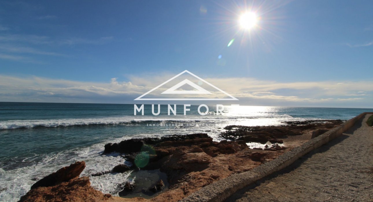 Revente - Villas -
Orihuela Costa - Aguamarina