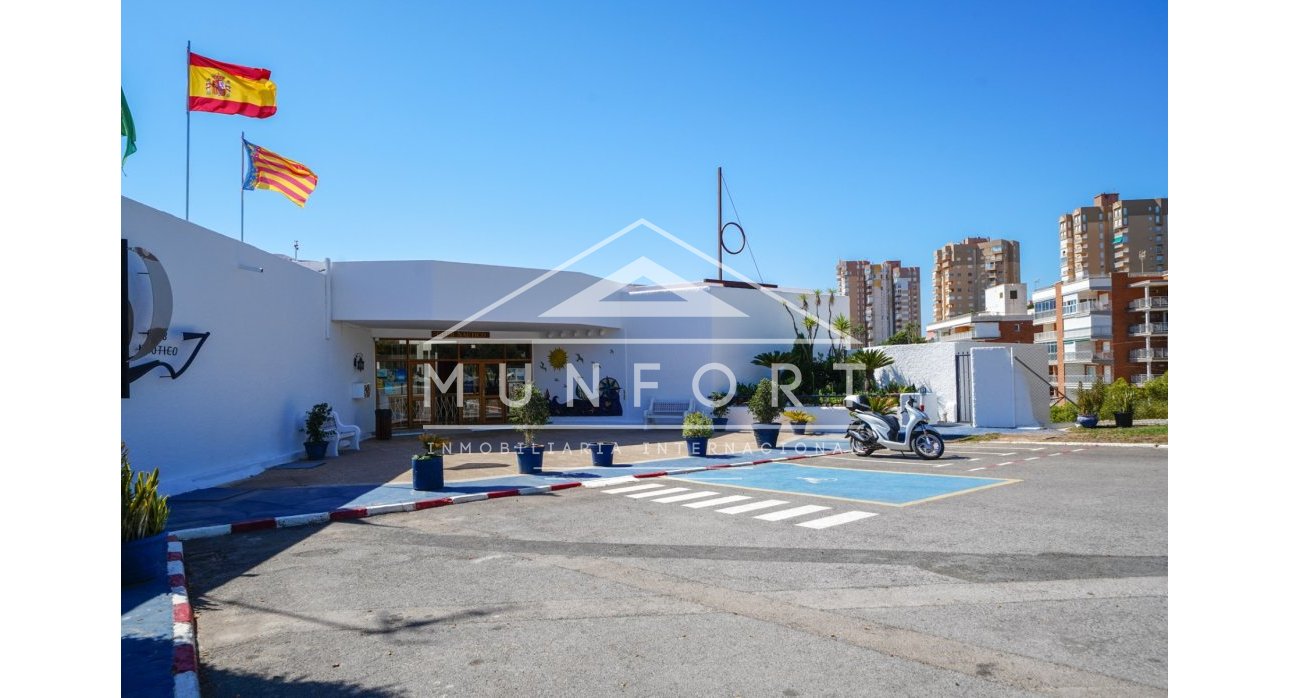 Revente - Villas -
Orihuela Costa - Dehesa de Campoamor