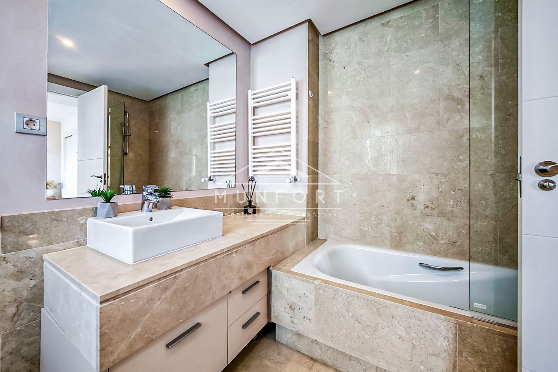 Revente - Villas -
Orihuela Costa - Las Colinas Golf