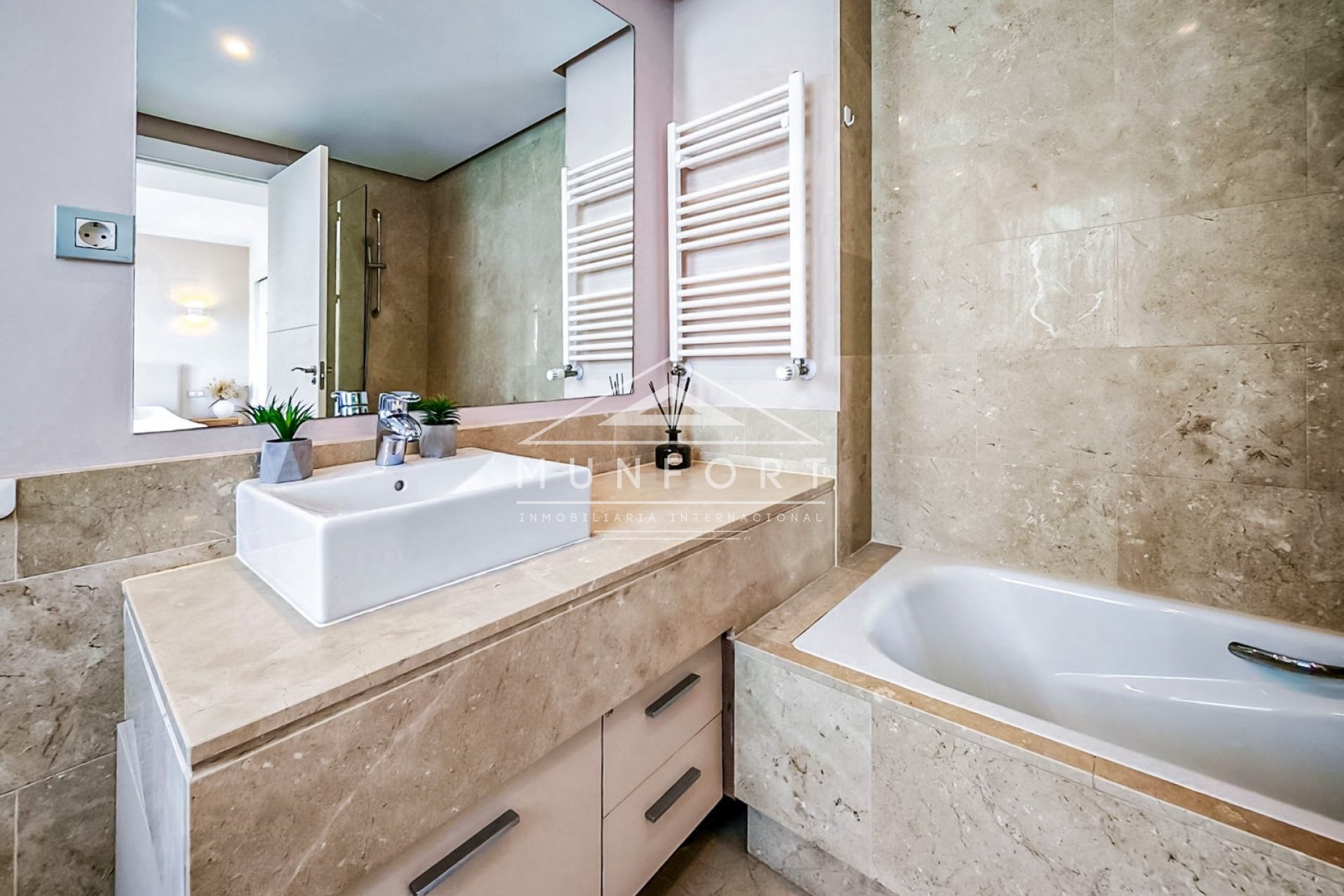 Revente - Villas -
Orihuela Costa - Las Colinas Golf