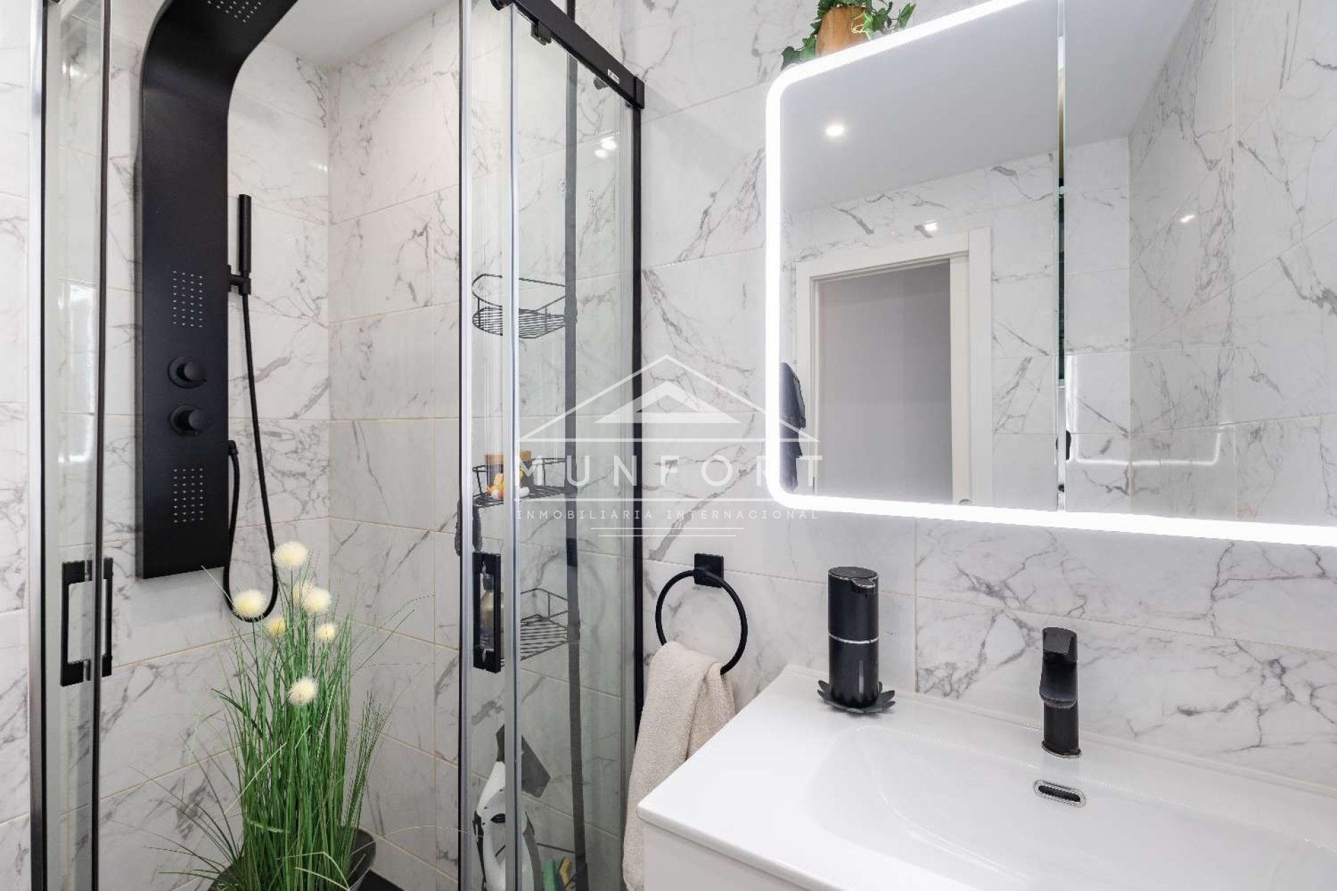 Revente - Villas -
Orihuela Costa - Los Altos de Villamartín