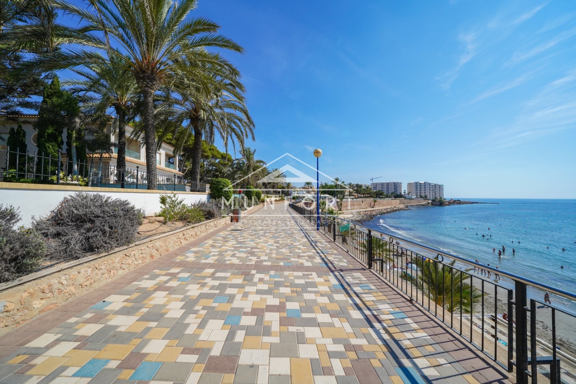 Revente - Villas -
Orihuela Costa - Punta Prima