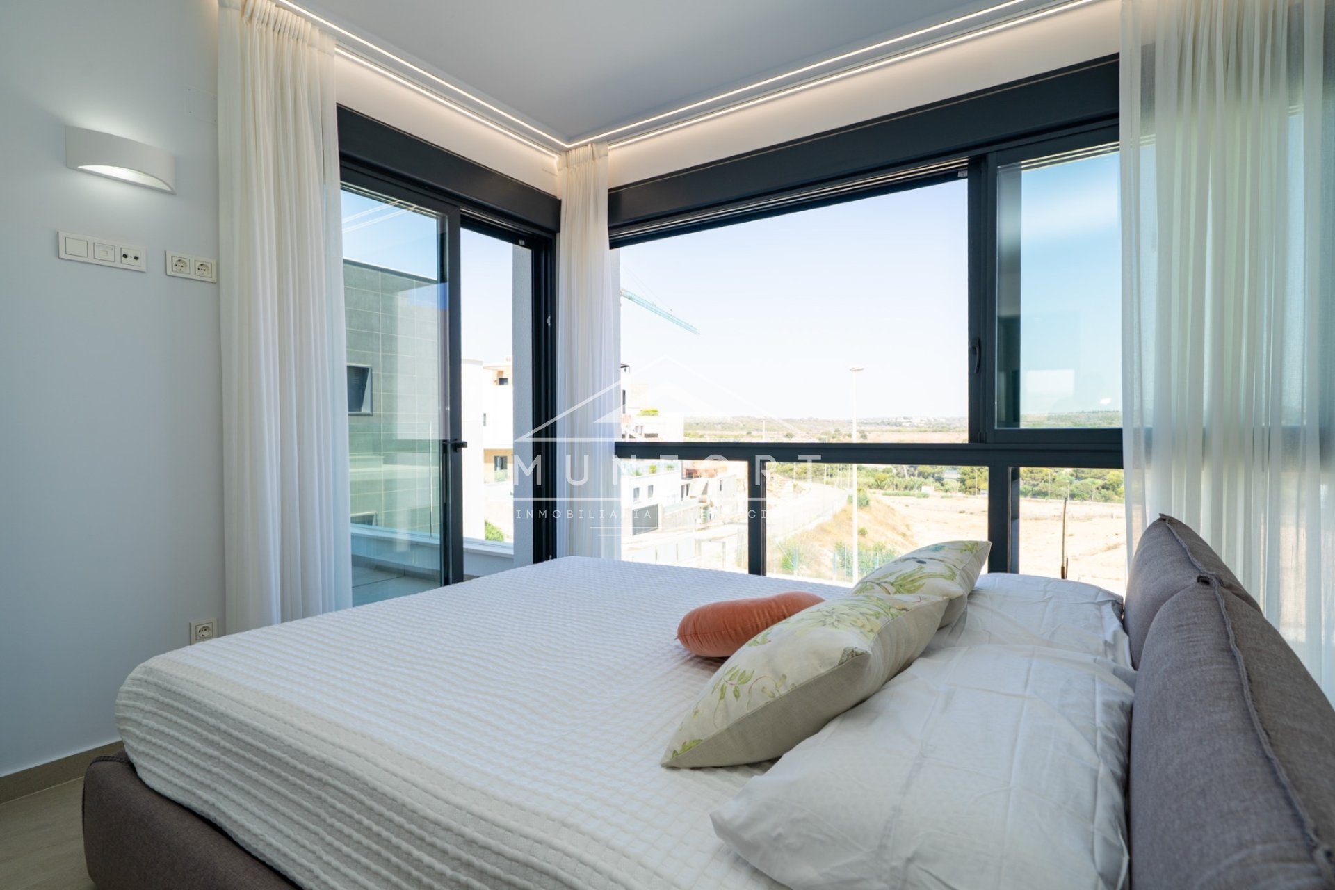 Revente - Villas -
Orihuela Costa