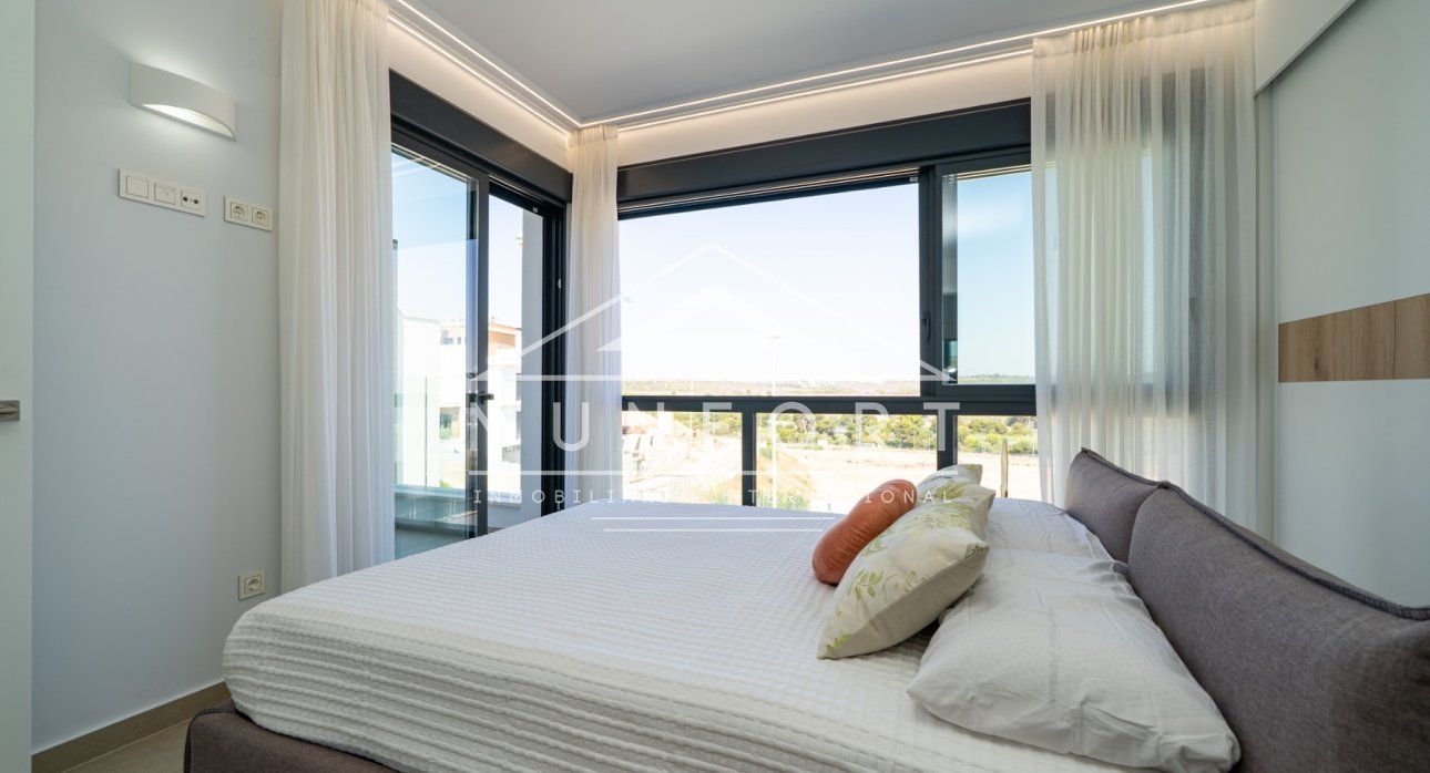 Revente - Villas -
Orihuela Costa