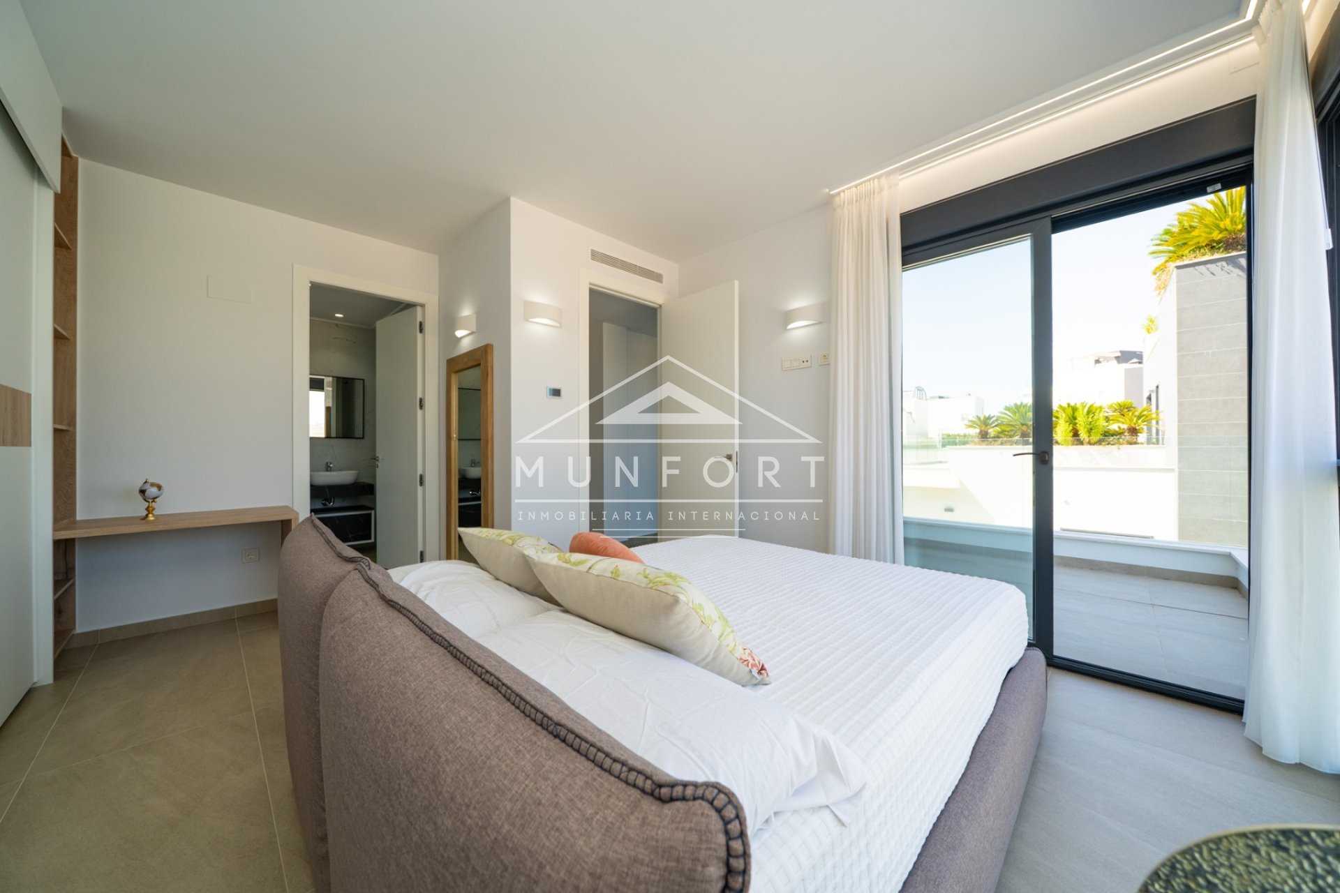 Revente - Villas -
Orihuela Costa