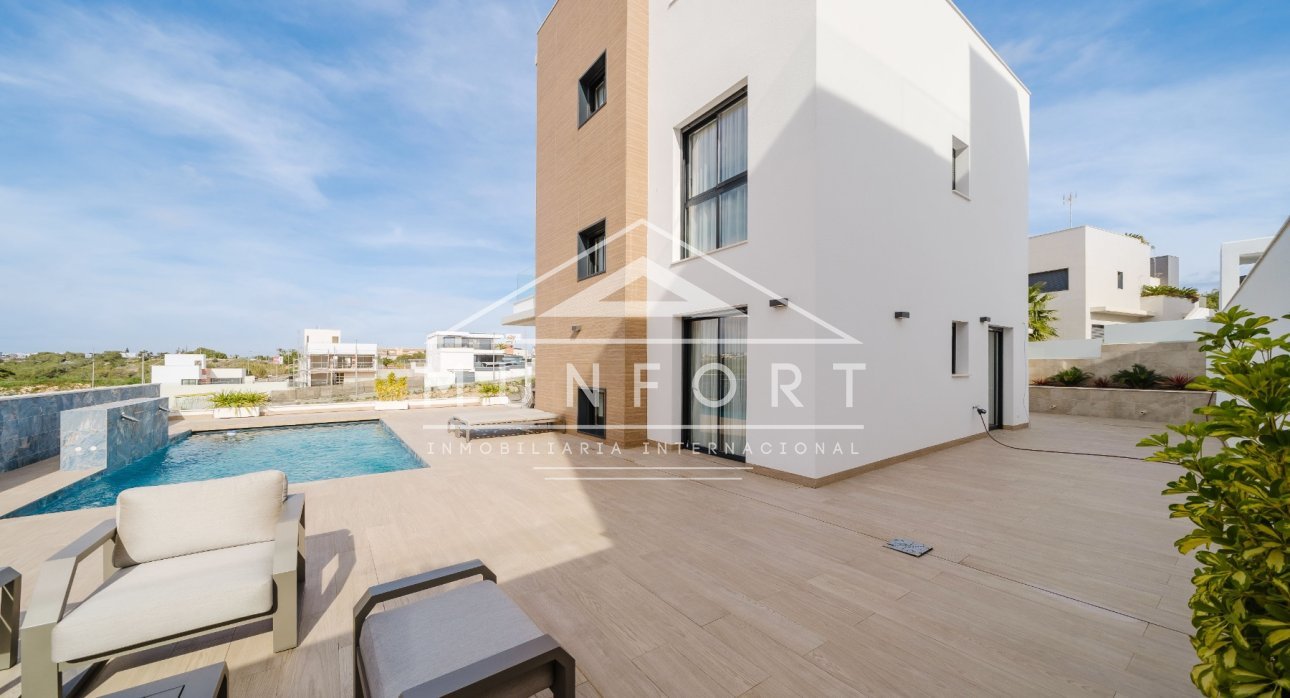 Revente - Villas -
Orihuela Costa