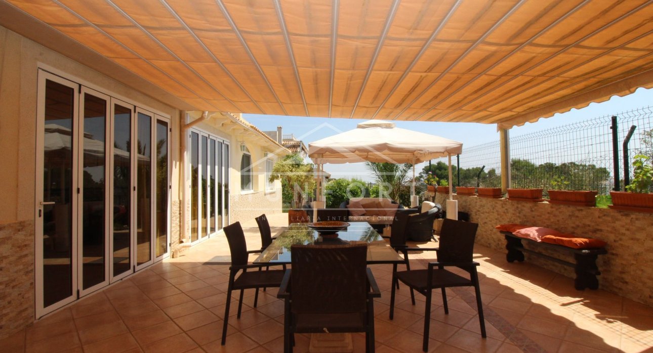 Revente - Villas -
Orihuela Costa