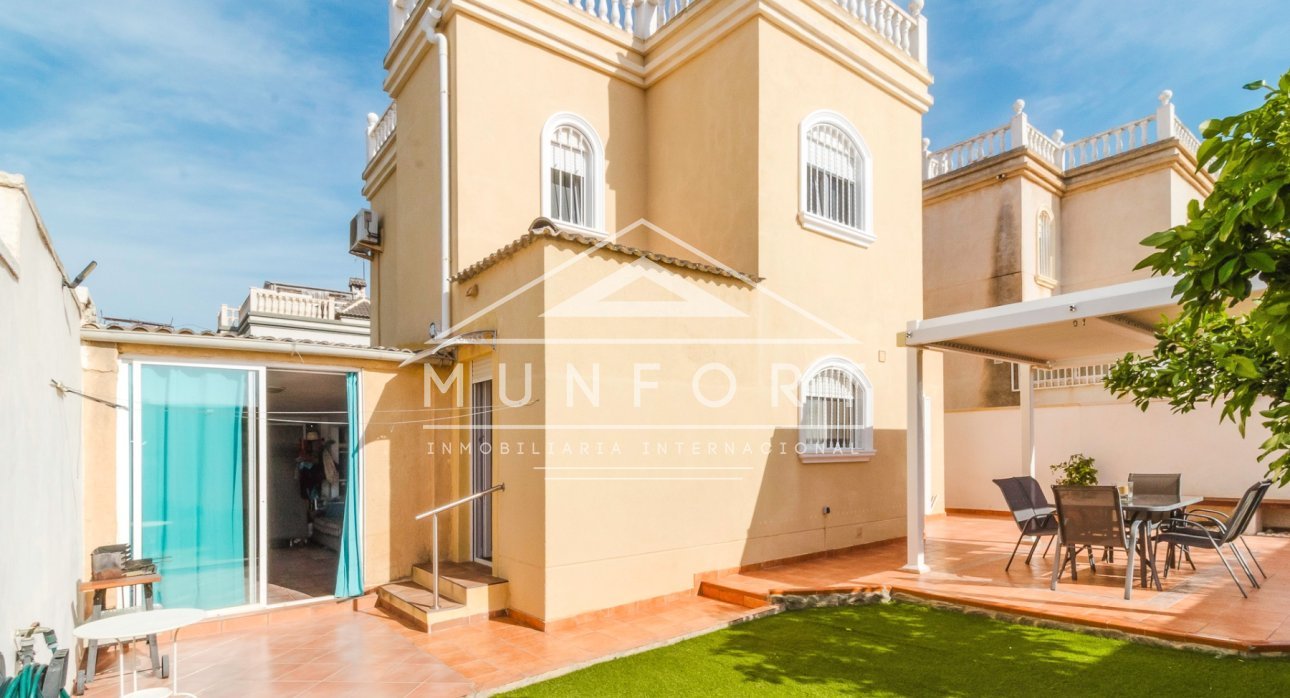 Revente - Villas -
Torrevieja - Aguas Nuevas - Torrevieja