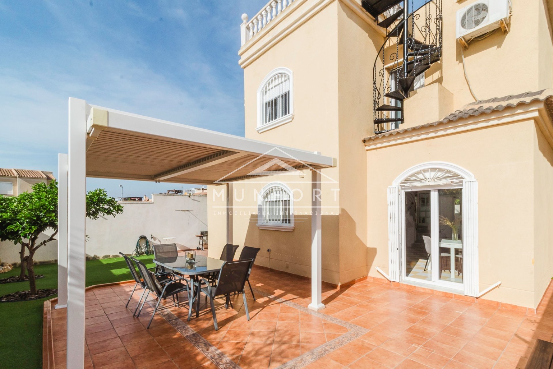 Revente - Villas -
Torrevieja - Aguas Nuevas - Torrevieja