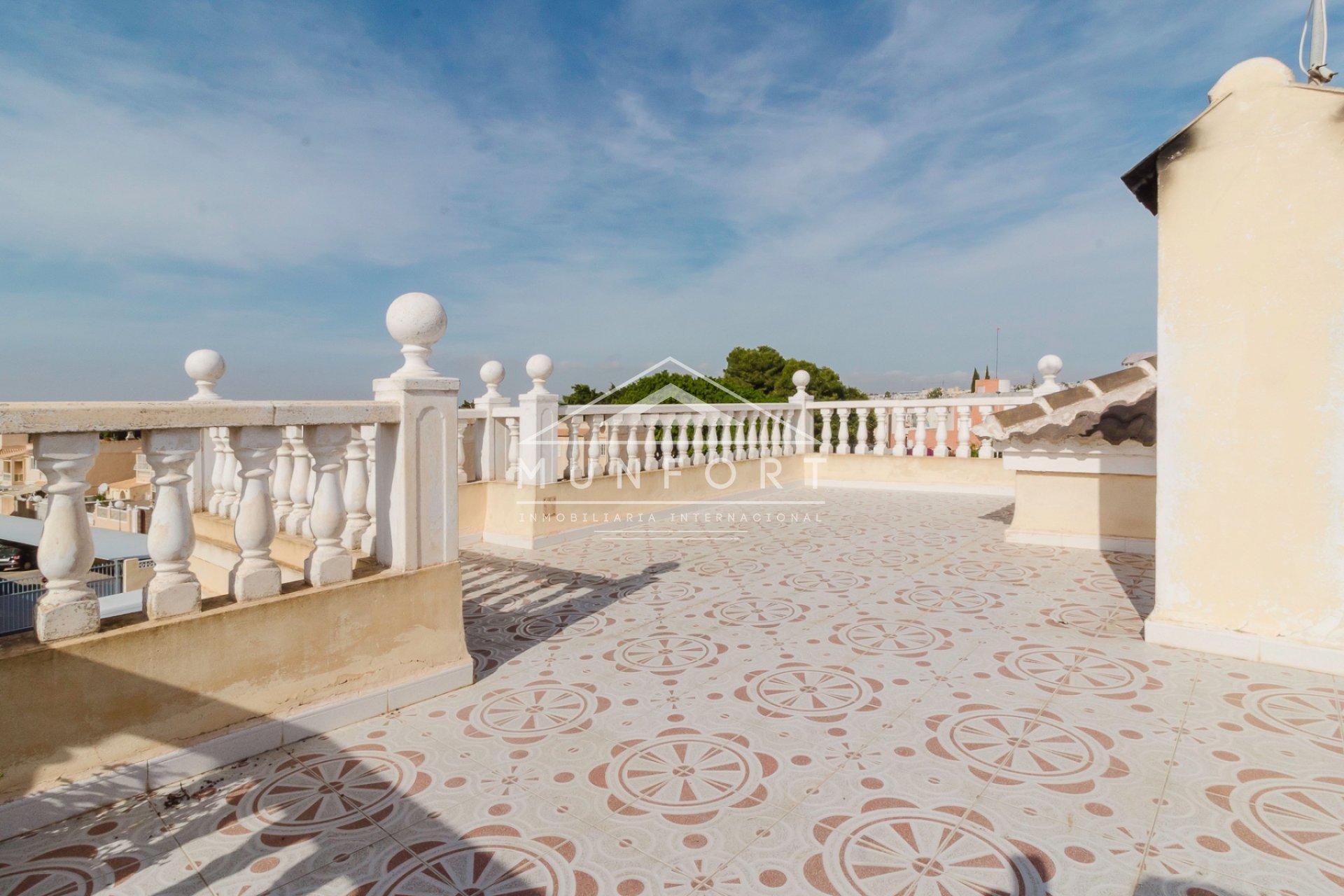 Revente - Villas -
Torrevieja - Aguas Nuevas - Torrevieja