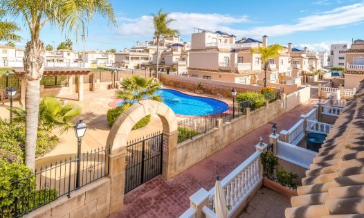 Rijtjeshuizen - Herverkoop - Orihuela Costa -
                Villamartin