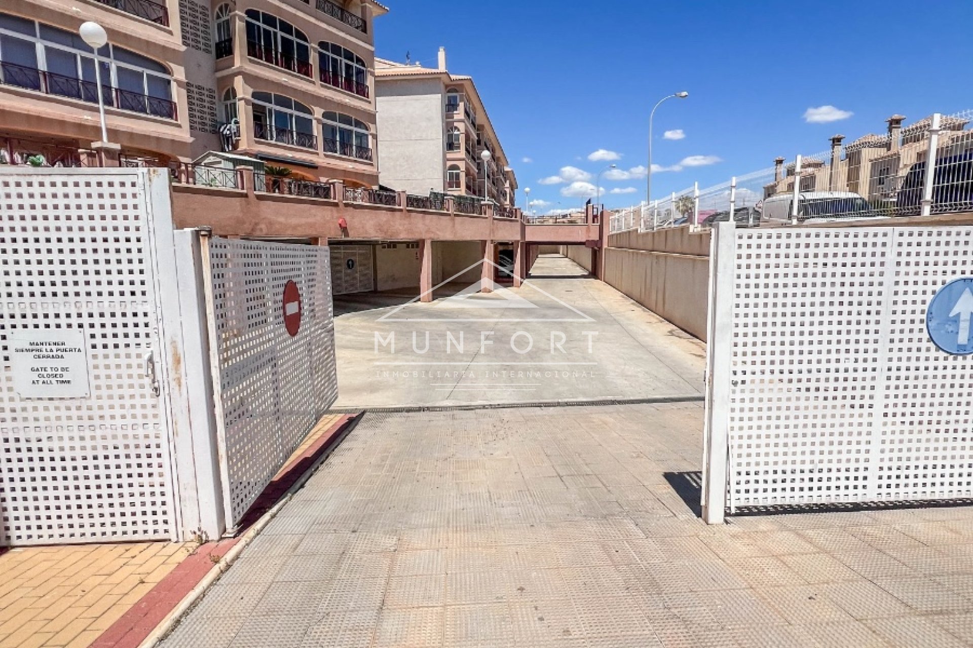 Segunda mano - Apartamentos -
Orihuela Costa - Playa Flamenca