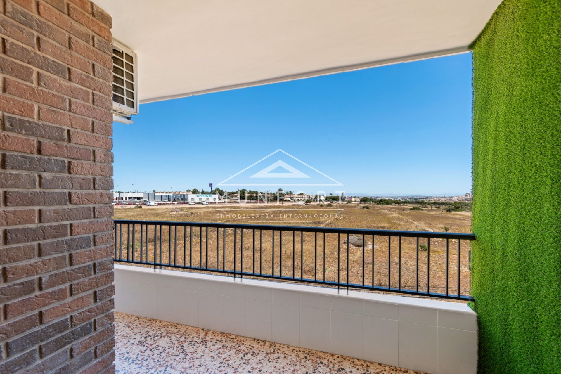 Segunda mano - Apartamentos -
Orihuela Costa - Punta Prima
