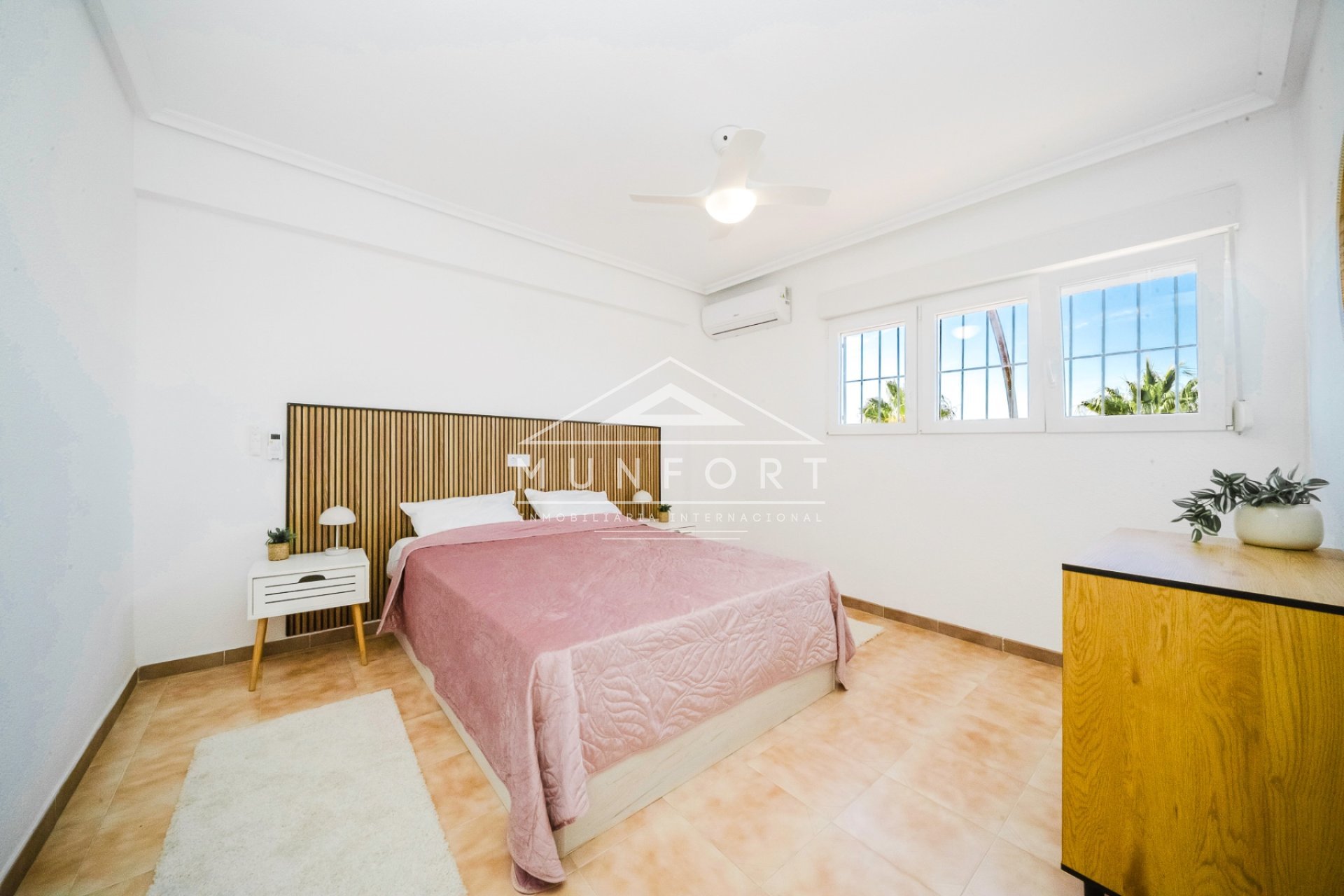 Segunda mano - Apartamentos -
Orihuela Costa - Punta Prima