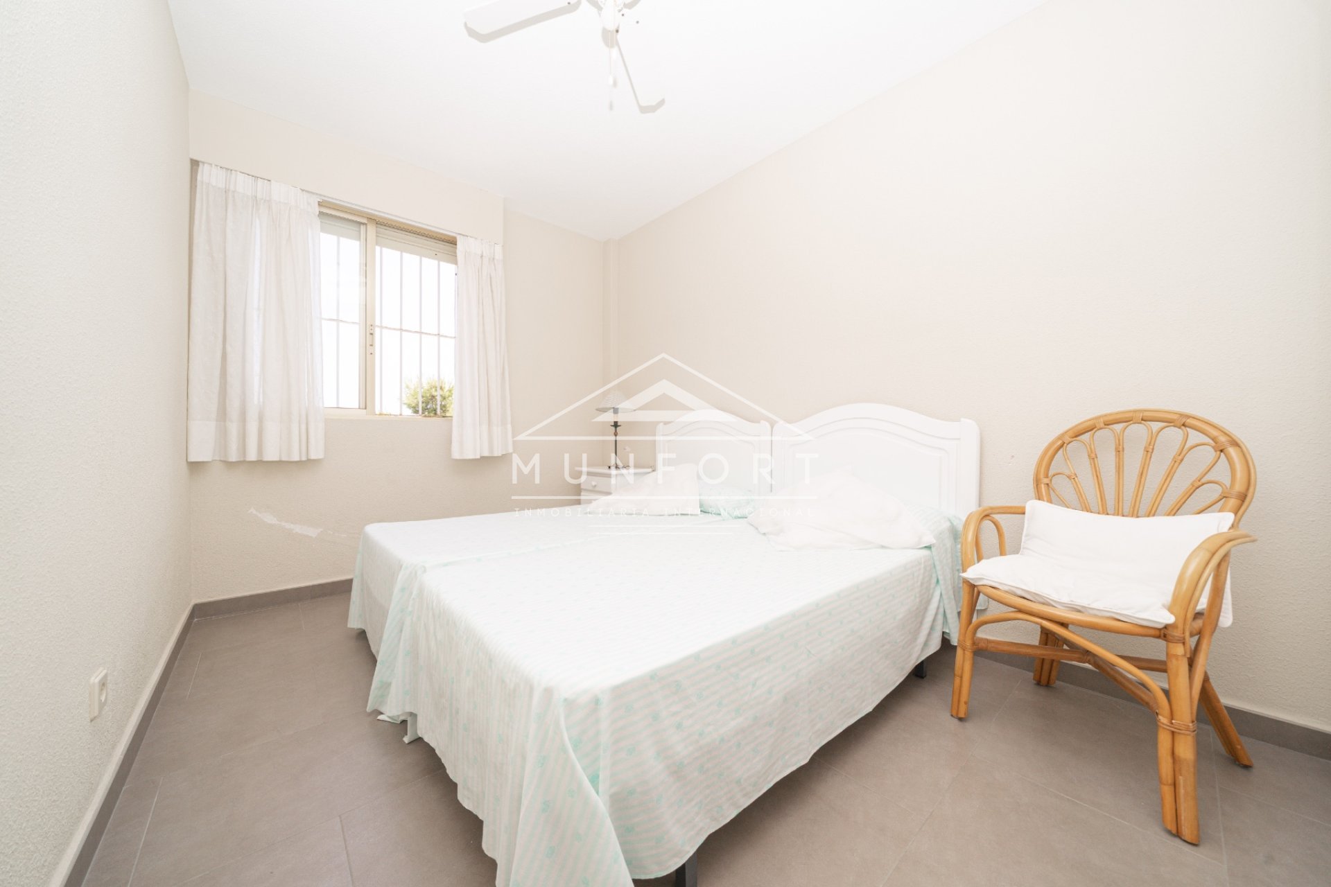 Segunda mano - Apartamentos -
Orihuela Costa - Punta Prima