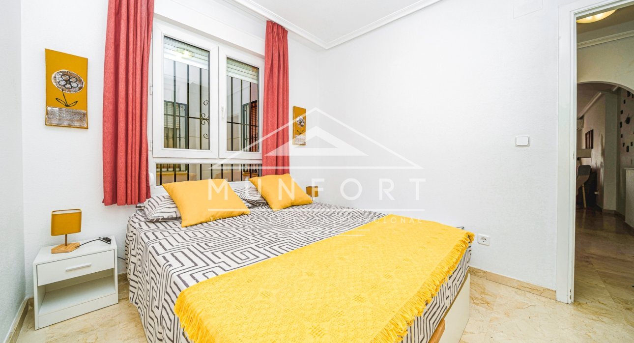 Segunda mano - Apartamentos -
Orihuela Costa - Villamartín