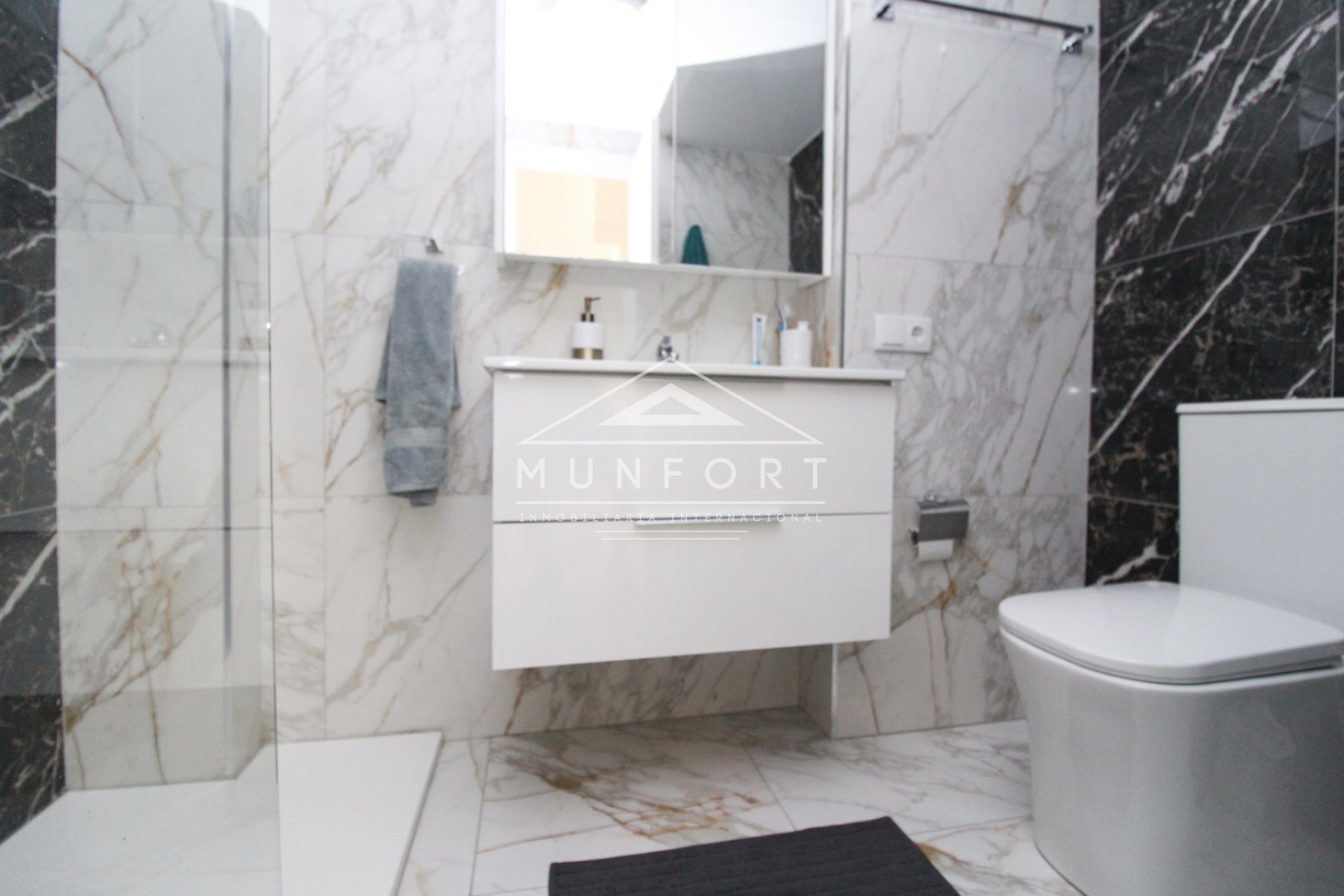 Segunda mano - Apartamentos -
Torrevieja - Centro - Torrevieja