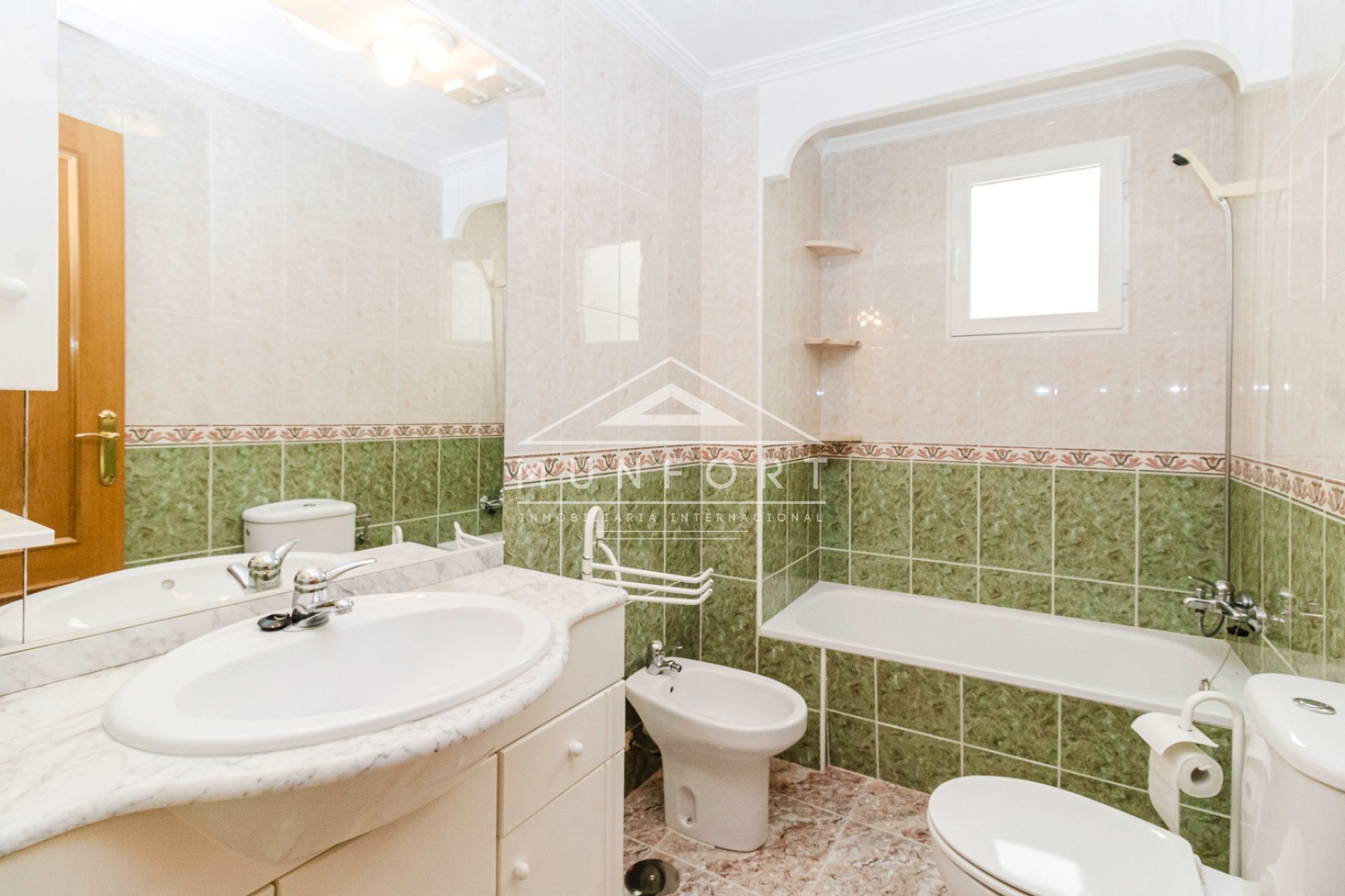 Segunda mano - Apartamentos -
Torrevieja - Playa del Cura - Torrevieja