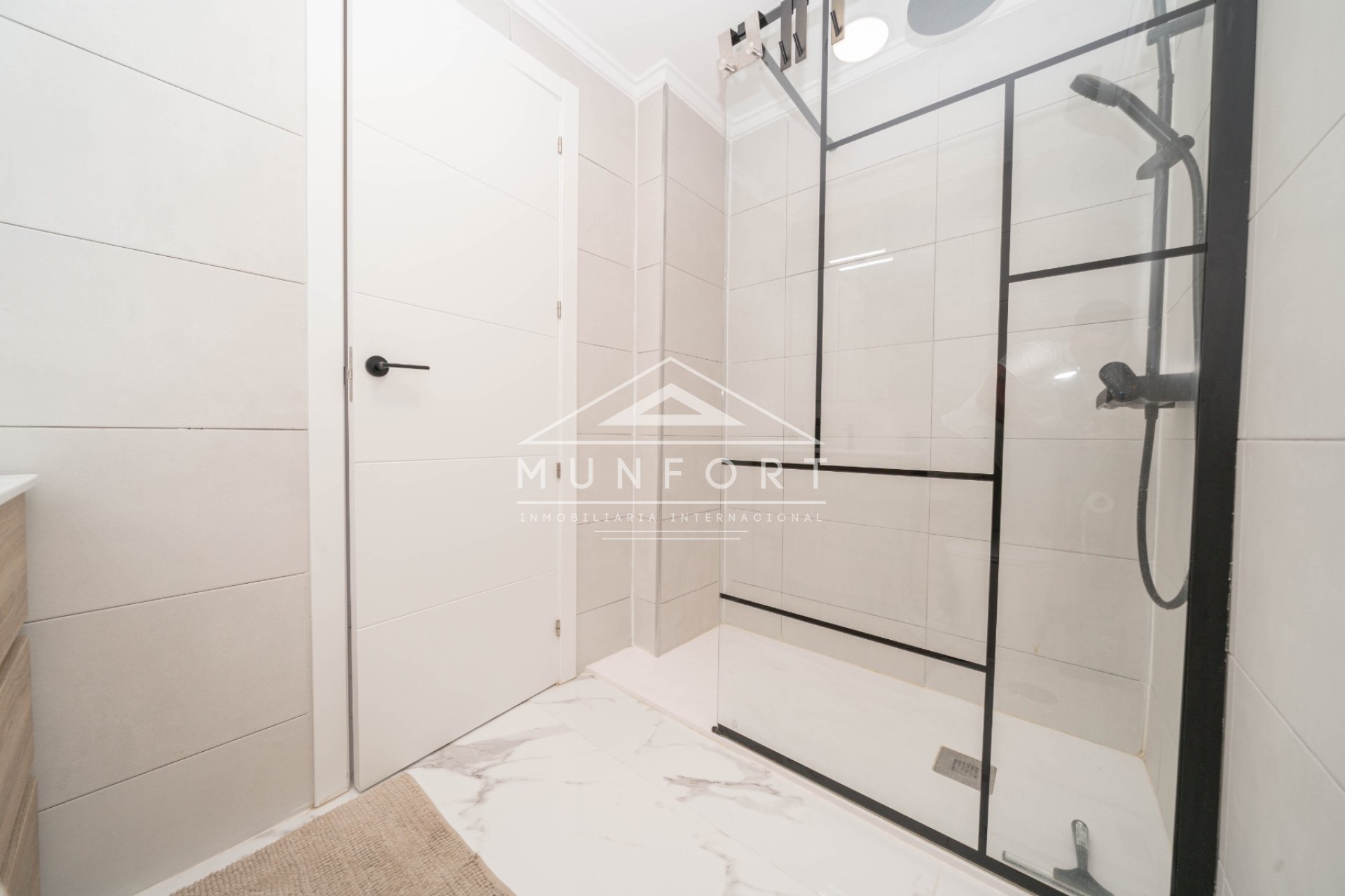 Segunda mano - Apartamentos -
Torrevieja - Punta Prima