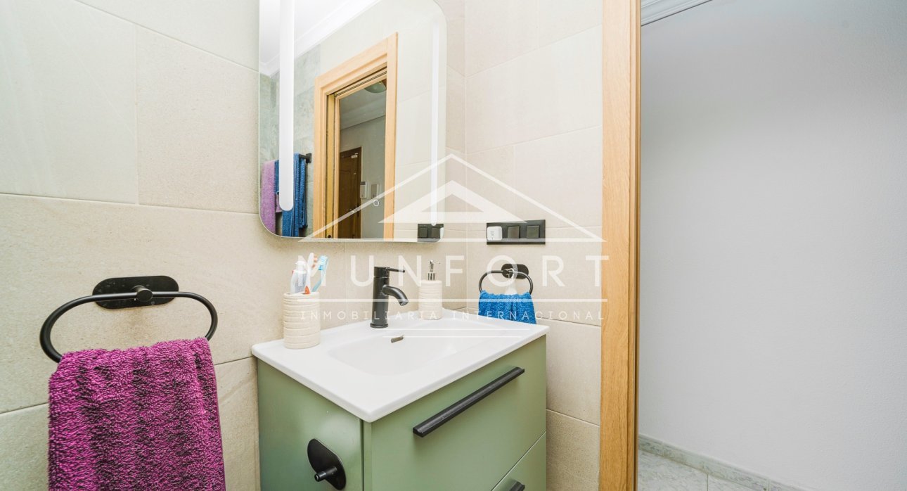 Segunda mano - Apartamentos -
Torrevieja