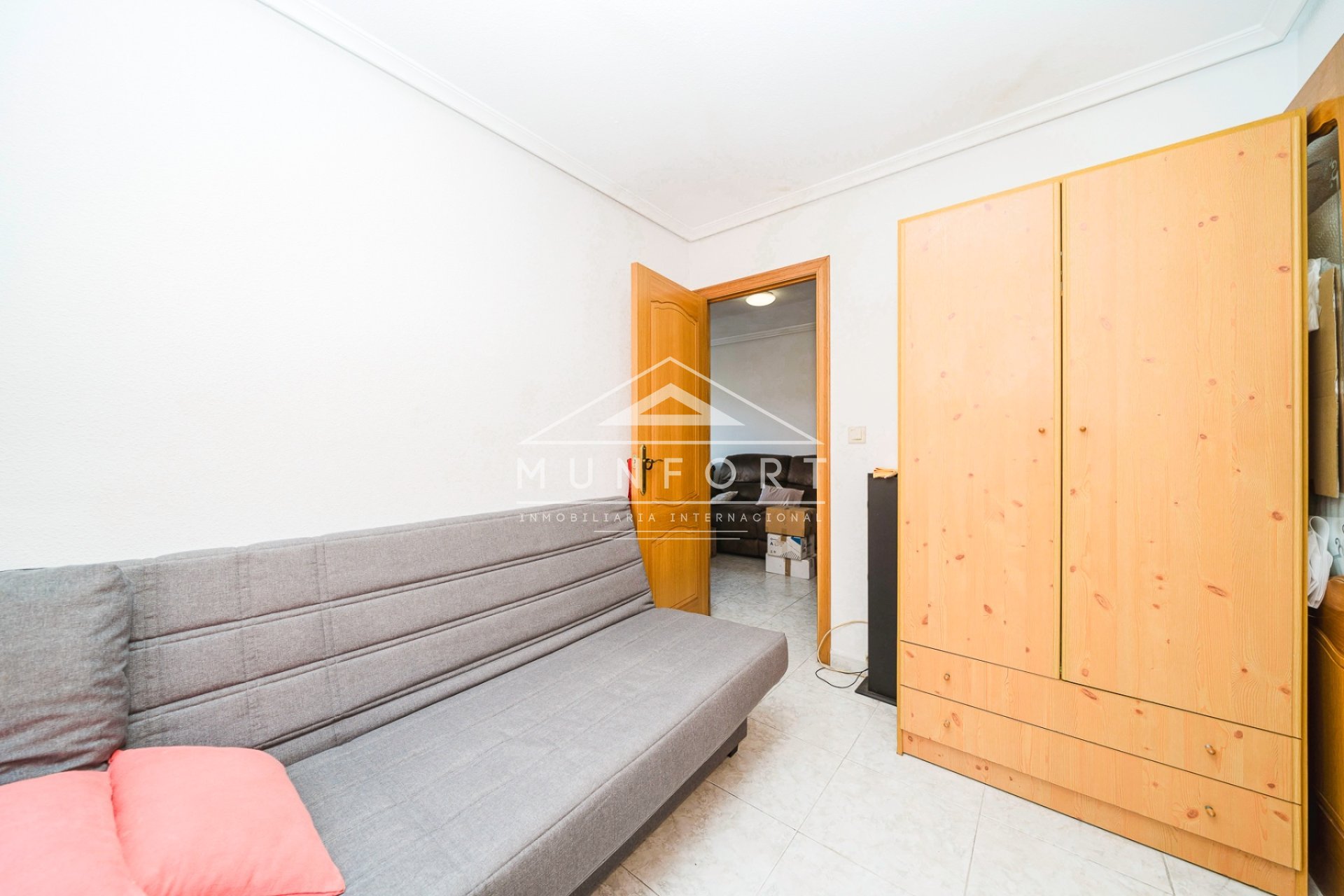 Segunda mano - Apartamentos -
Torrevieja