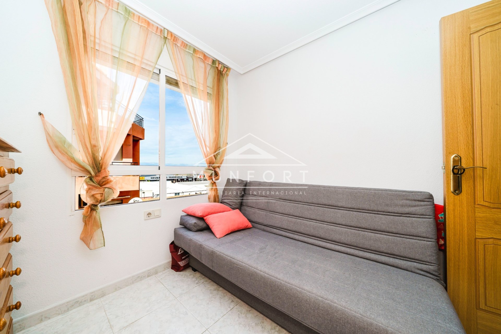 Segunda mano - Apartamentos -
Torrevieja