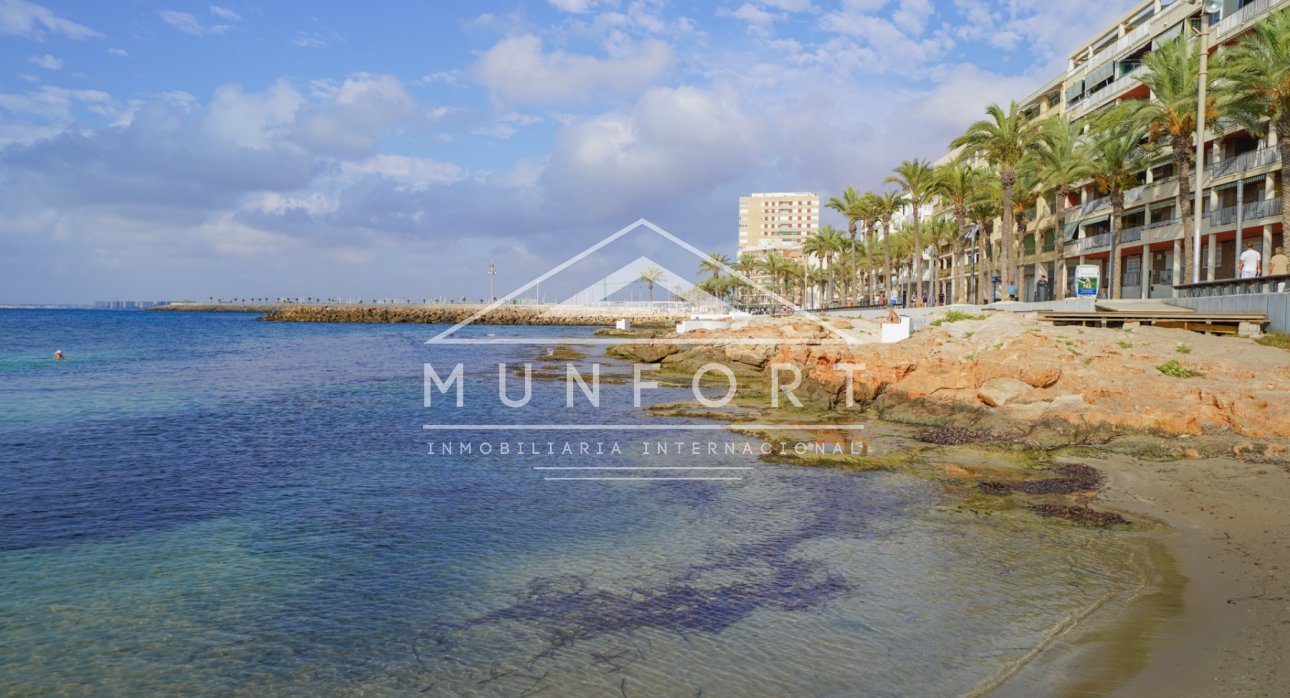 Segunda mano - Apartamentos -
Torrevieja
