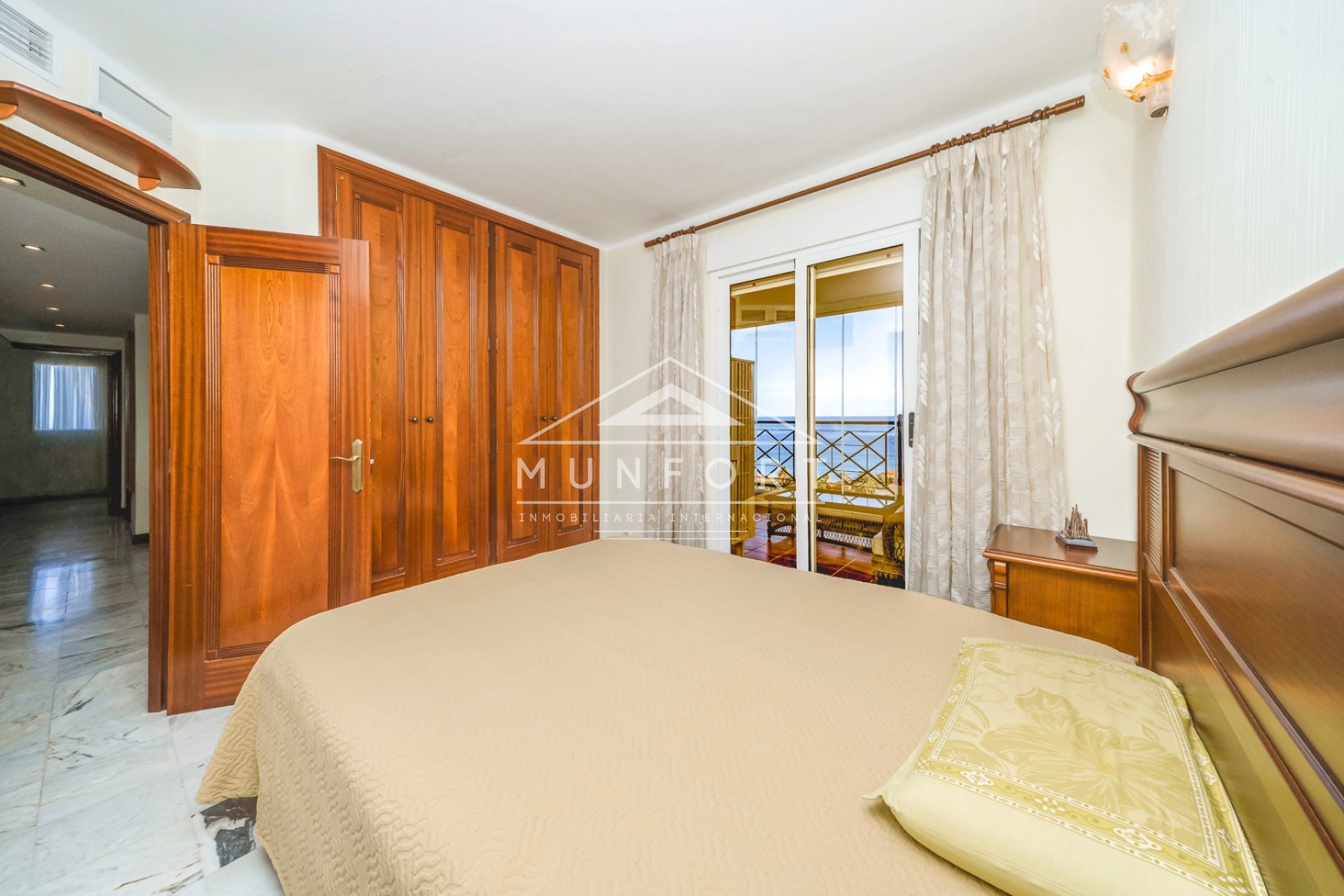 Segunda mano - Apartamentos -
Torrevieja