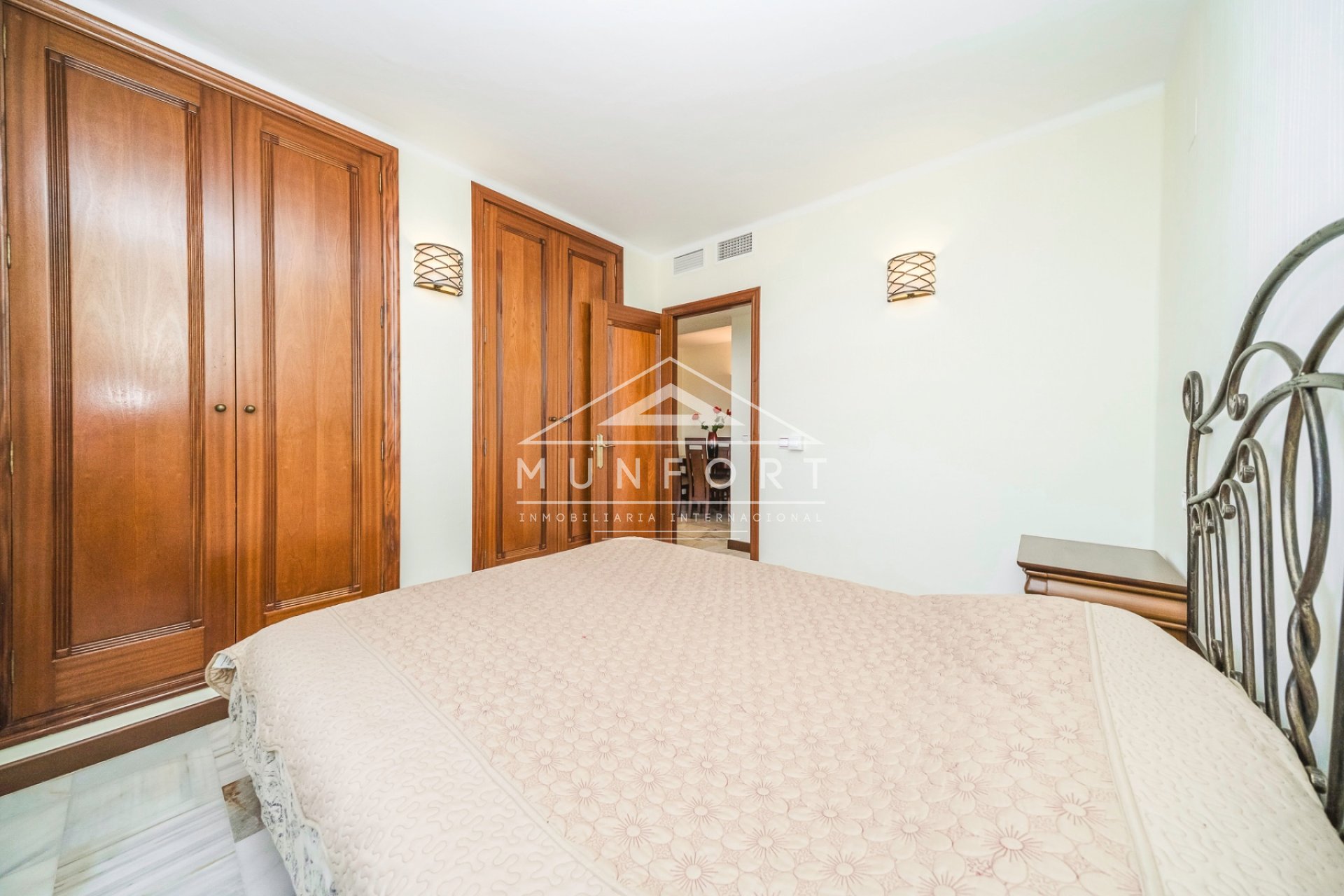 Segunda mano - Apartamentos -
Torrevieja