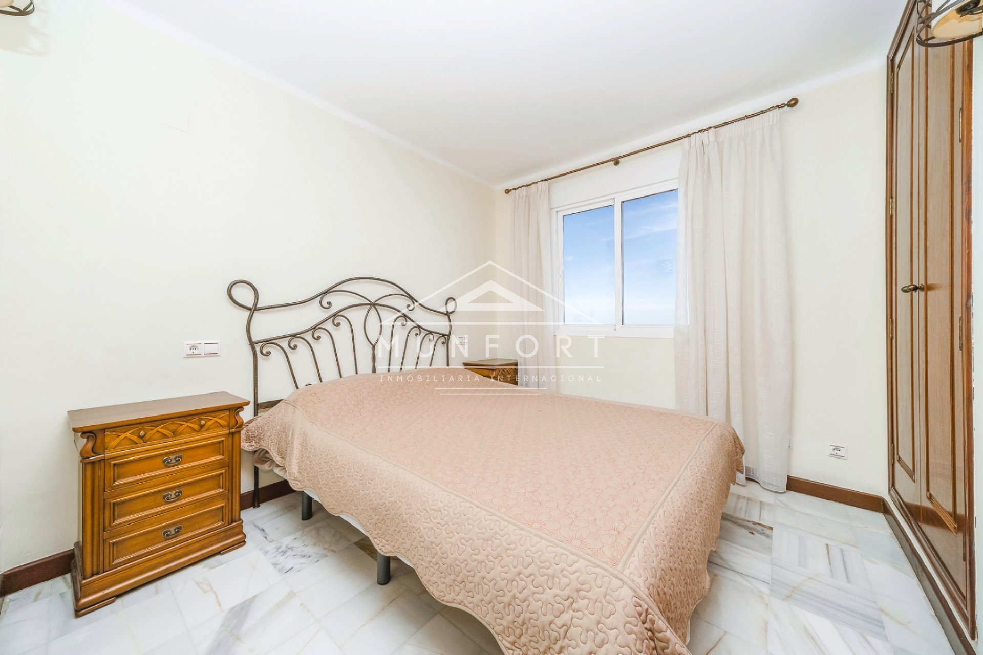 Segunda mano - Apartamentos -
Torrevieja