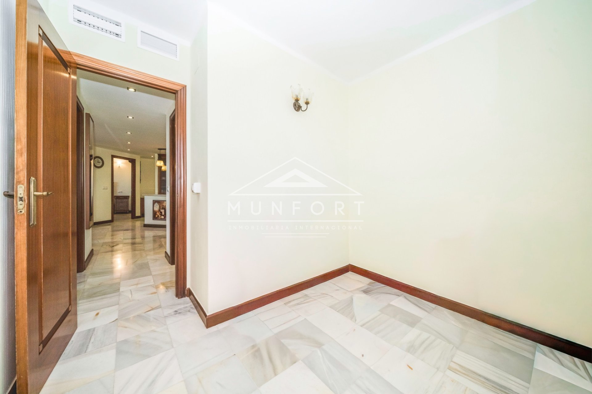 Segunda mano - Apartamentos -
Torrevieja