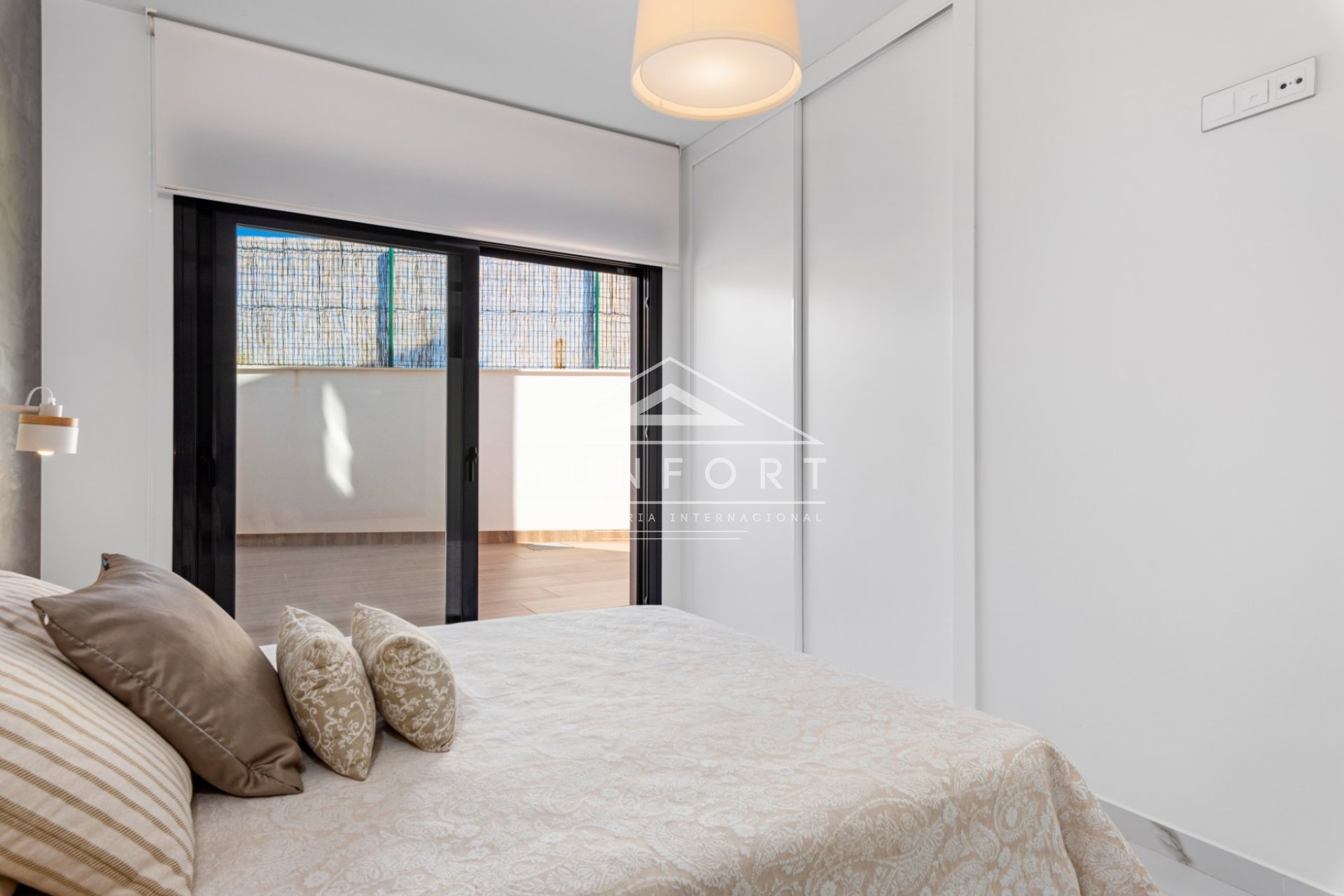 Segunda mano - Bungalows -
San Miguel de Salinas