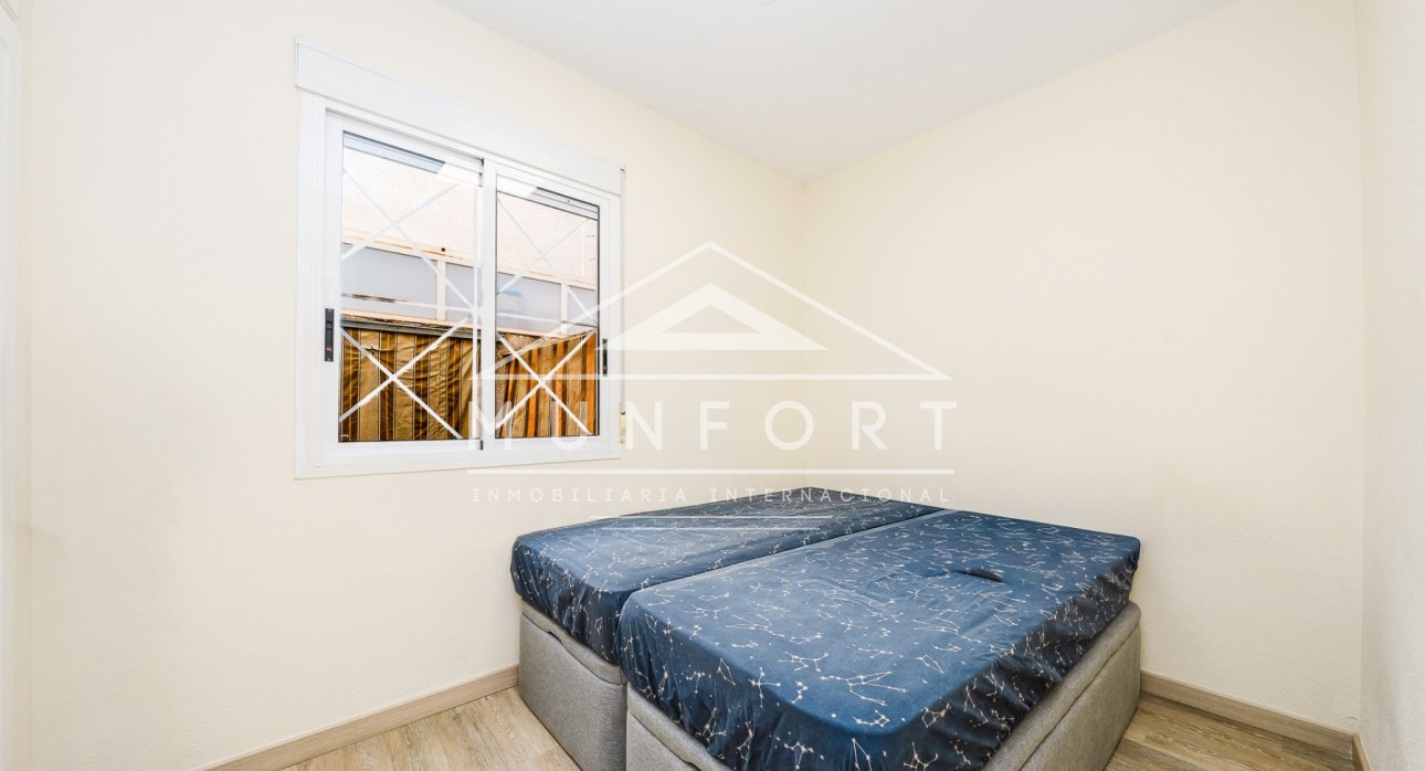 Segunda mano - Bungalows -
Torrevieja - La Mata - Torrevieja