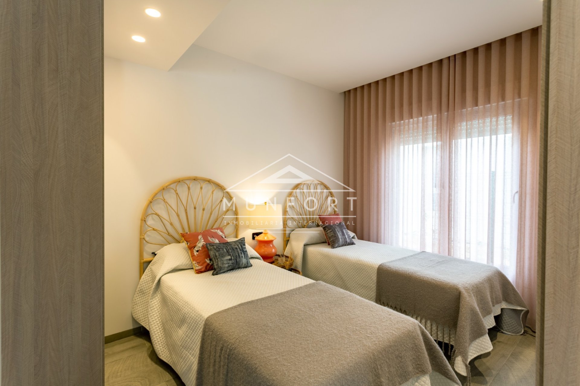Segunda mano - Casas Adosadas -
Algorfa