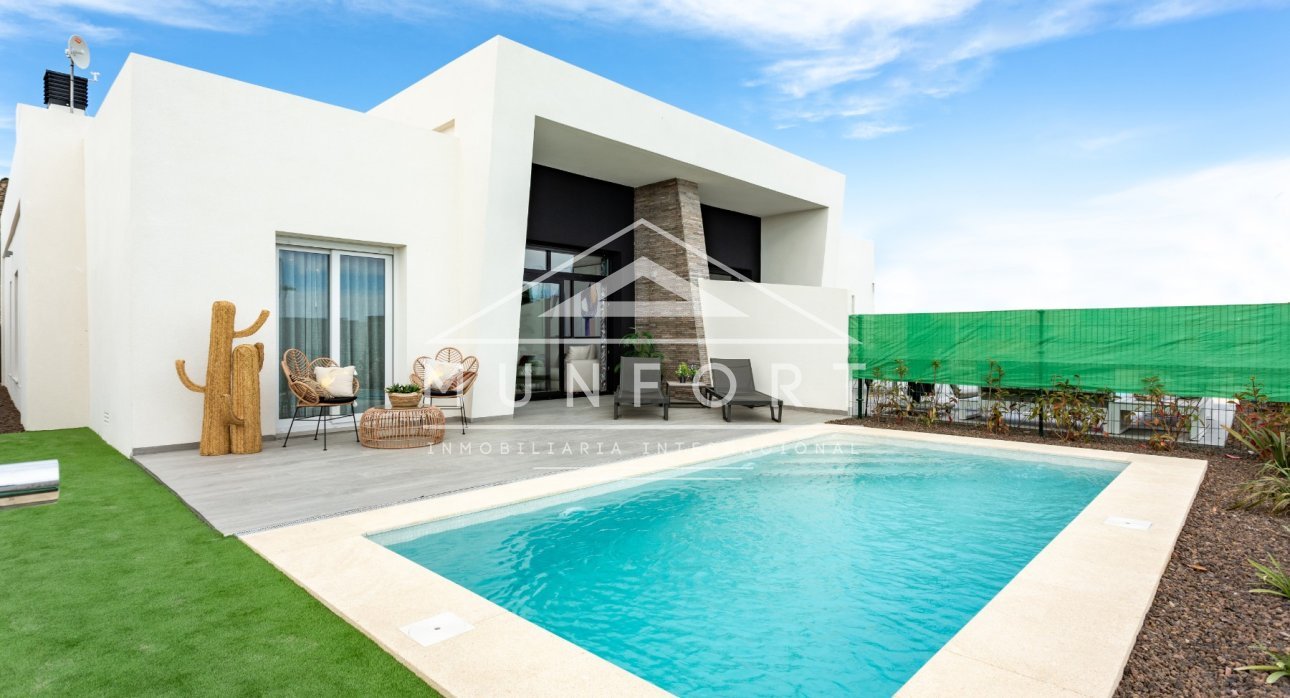Segunda mano - Casas Adosadas -
Algorfa