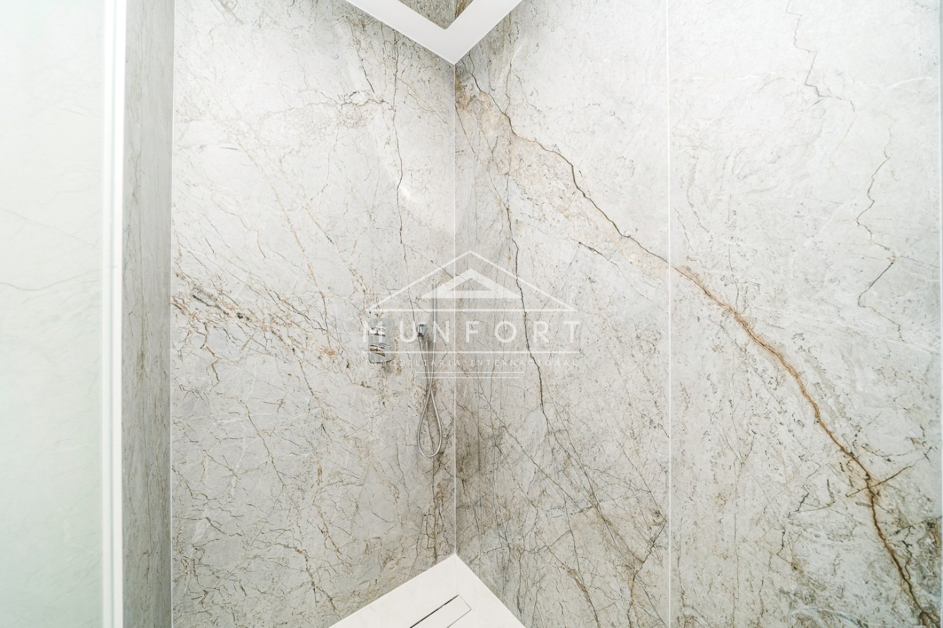 Segunda mano - Casas Adosadas -
Benidorm