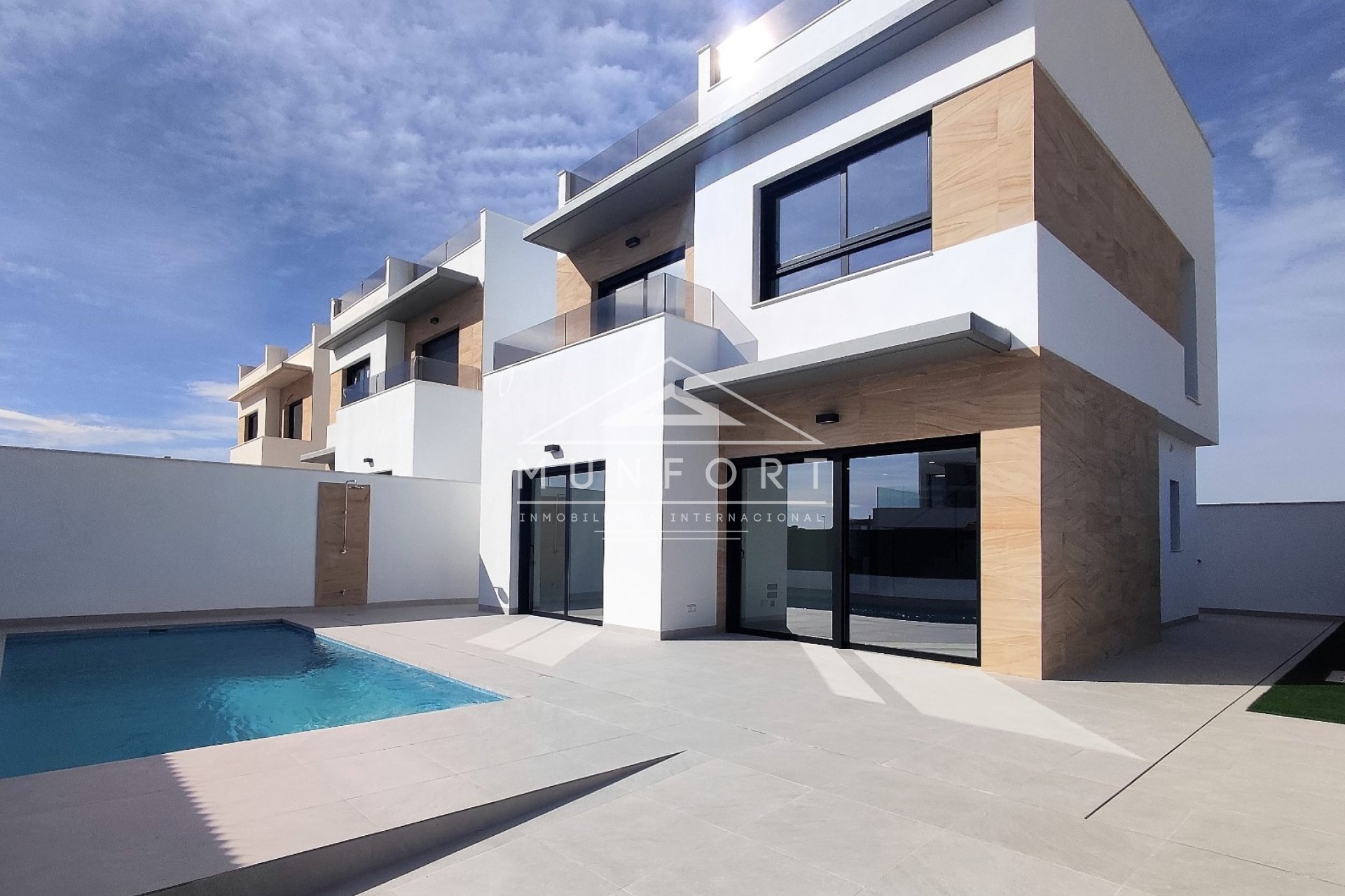 Segunda mano - Casas Adosadas -
Benijófar