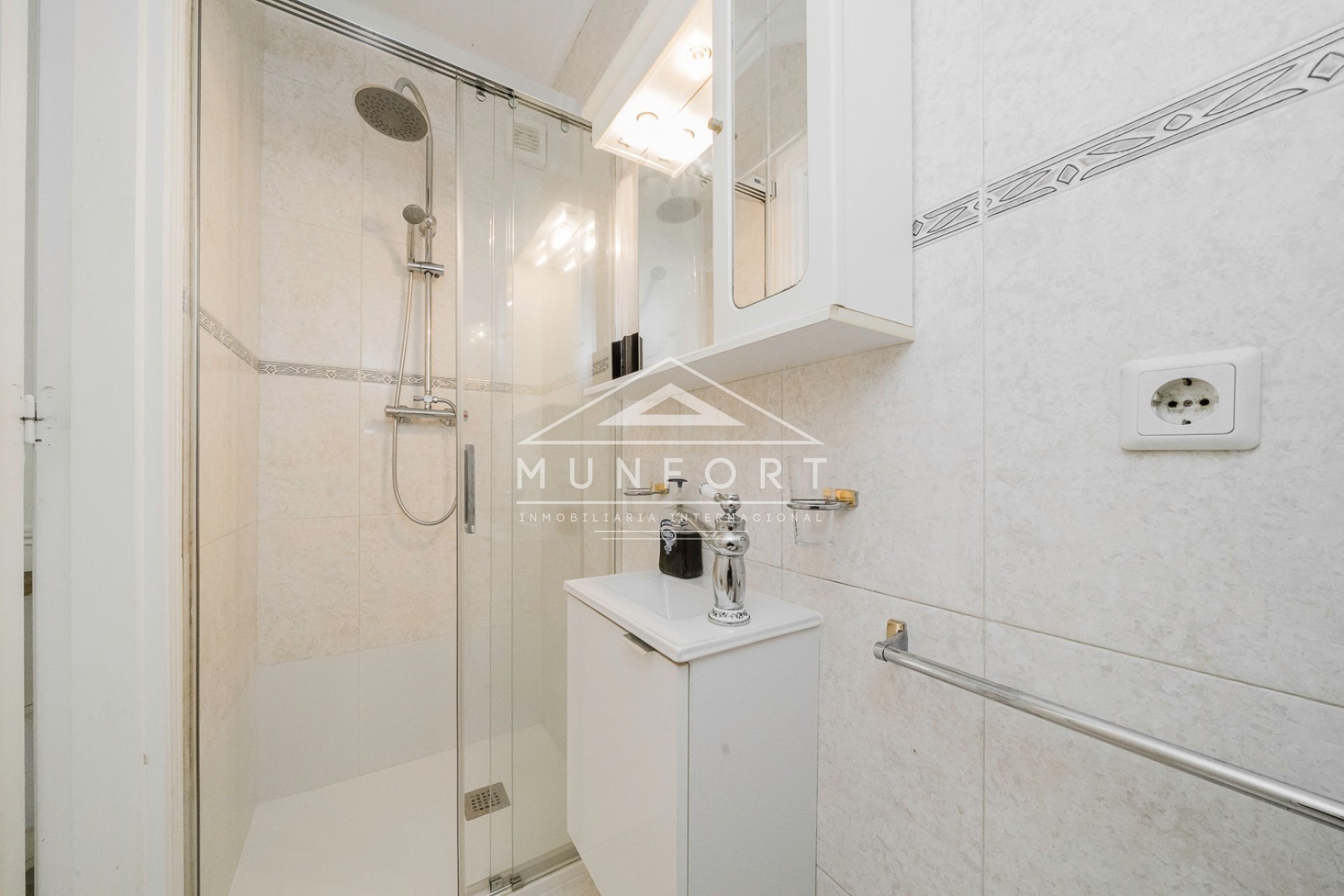 Segunda mano - Casas Adosadas -
Benijófar