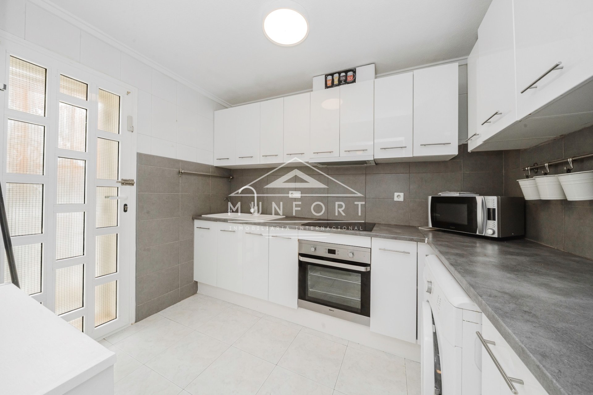 Segunda mano - Casas Adosadas -
Benijófar