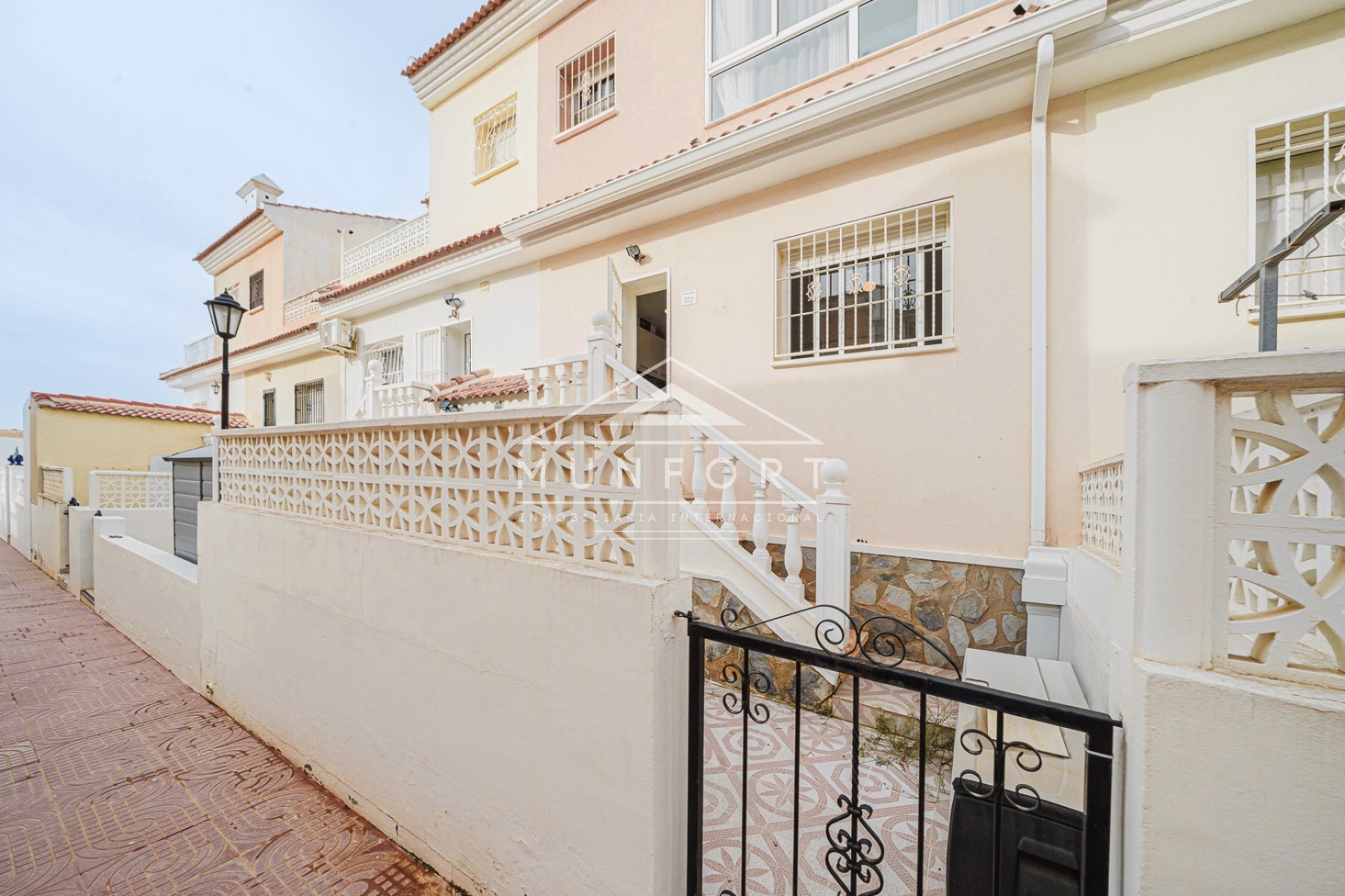 Segunda mano - Casas Adosadas -
Benijófar