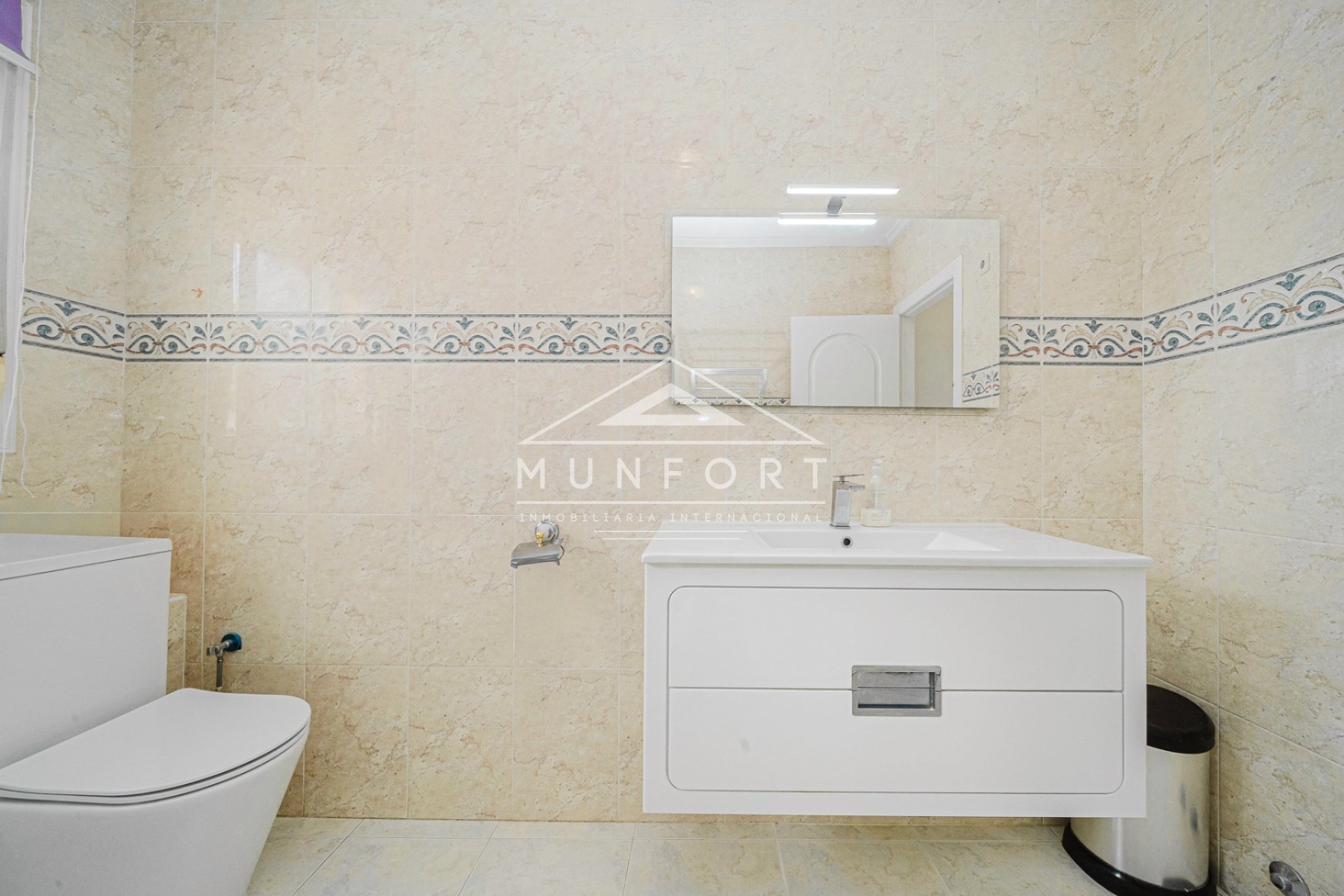 Segunda mano - Casas Adosadas -
Benijófar