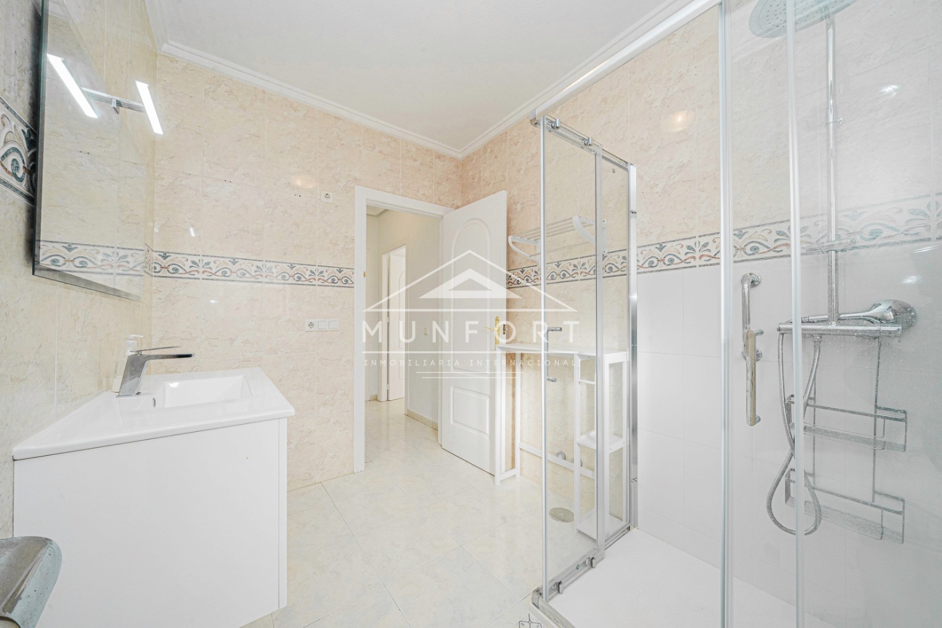 Segunda mano - Casas Adosadas -
Benijófar