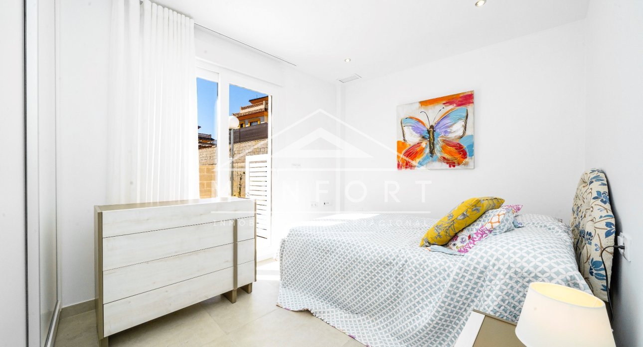 Segunda mano - Casas Adosadas -
Los Montesinos