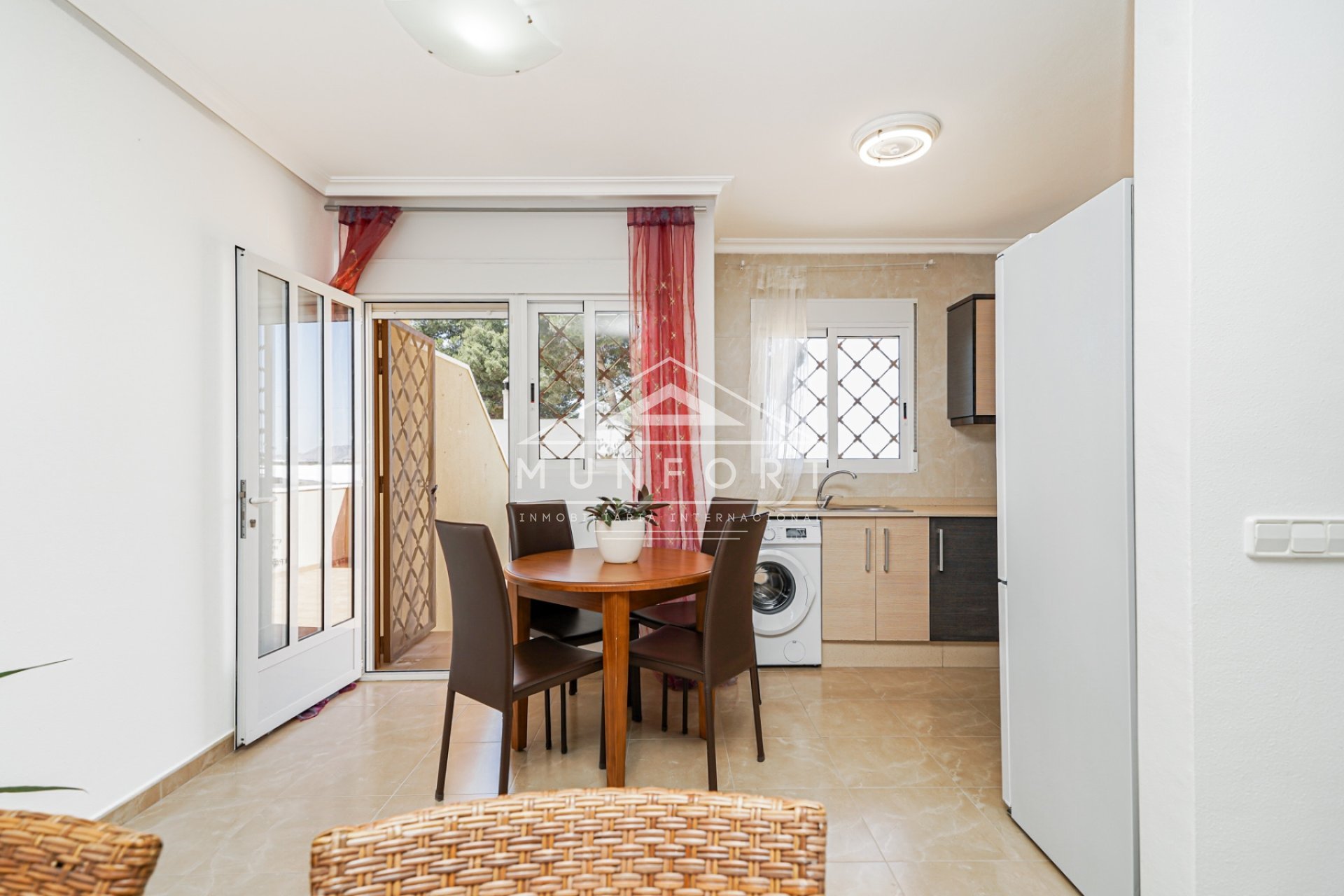 Segunda mano - Casas Adosadas -
Sucina