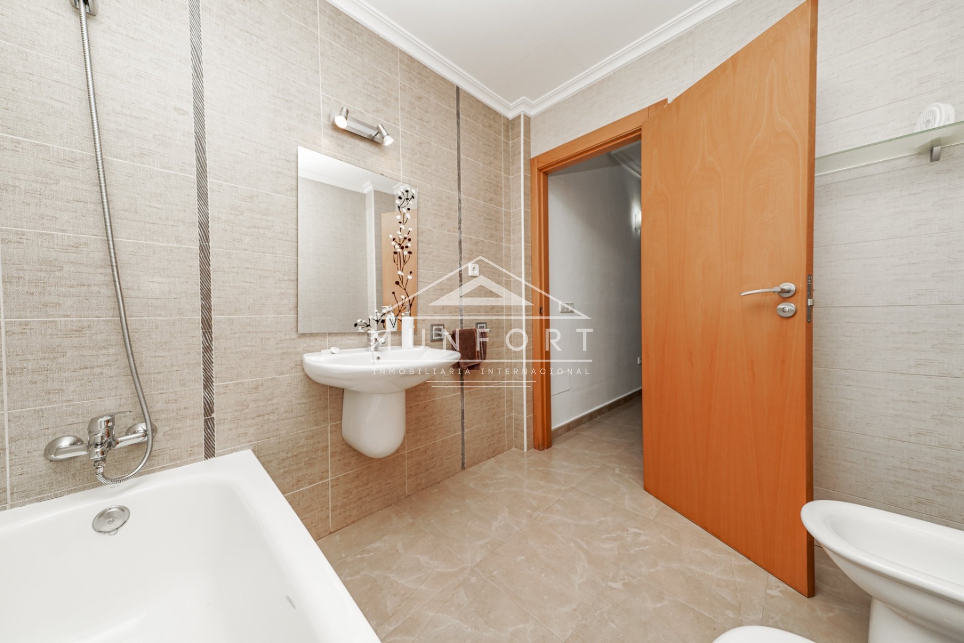 Segunda mano - Casas Adosadas -
Sucina