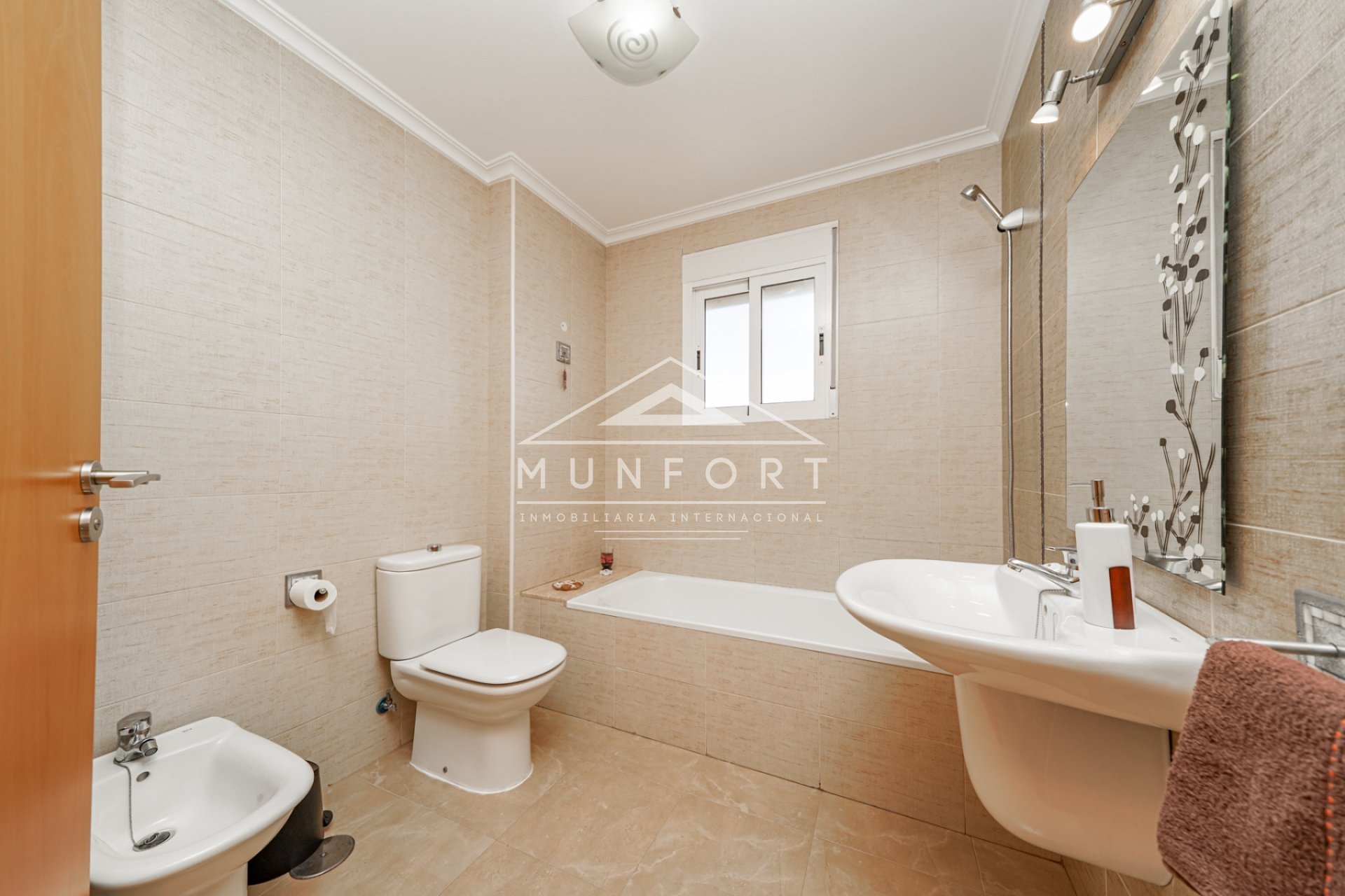 Segunda mano - Casas Adosadas -
Sucina