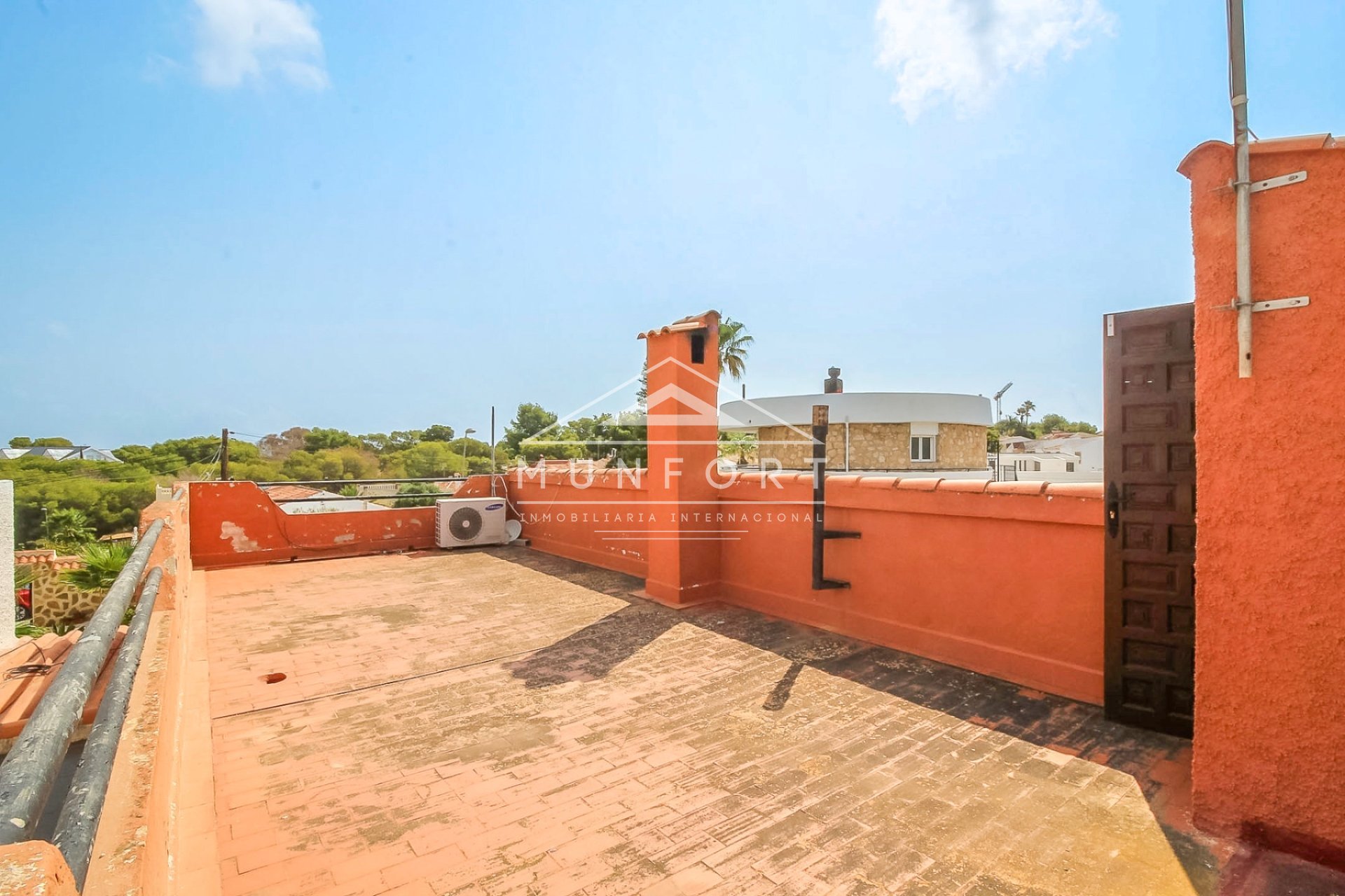 Segunda mano - Casas Adosadas -
Torrevieja